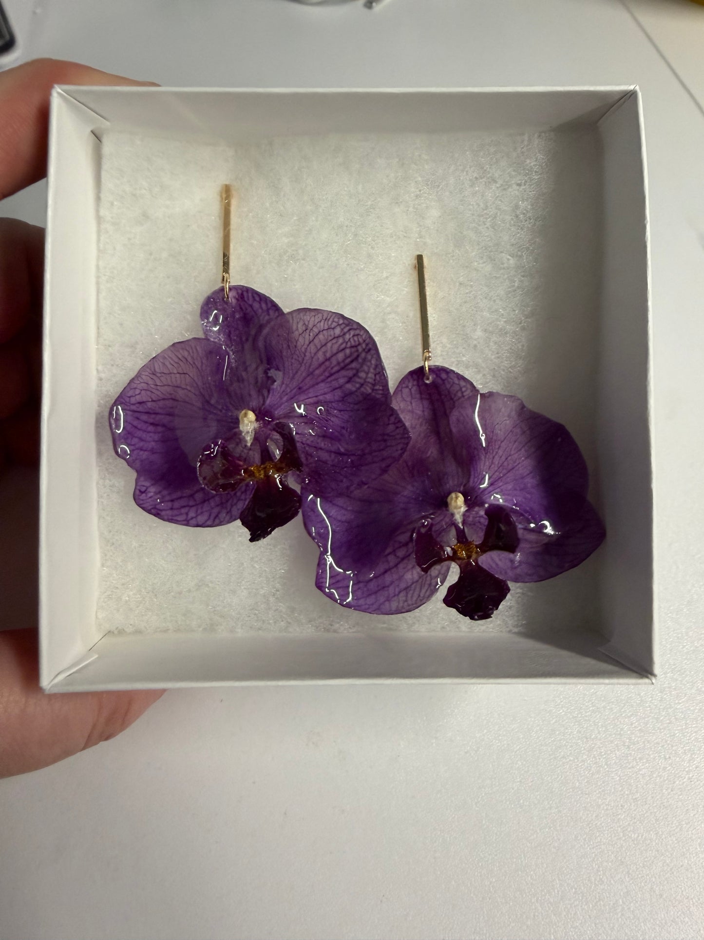 Boucles d’oreilles fleur d’orchidée mauve
