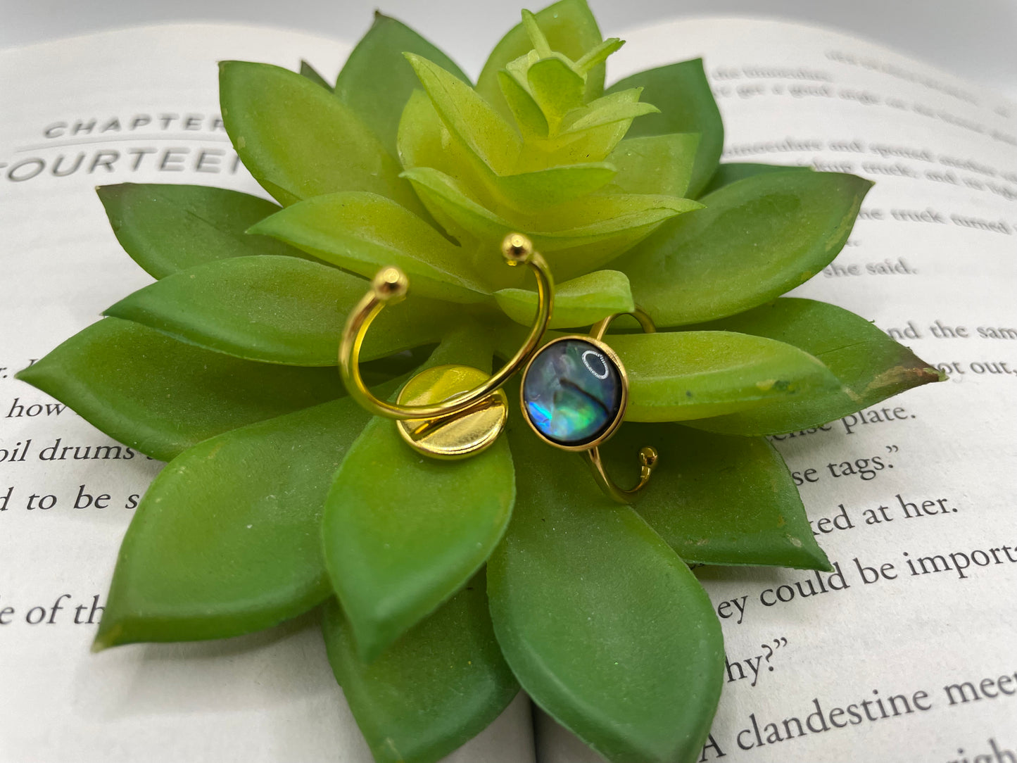Shell Cabochon Ring – Gold Stainless Steel (Adjustable)