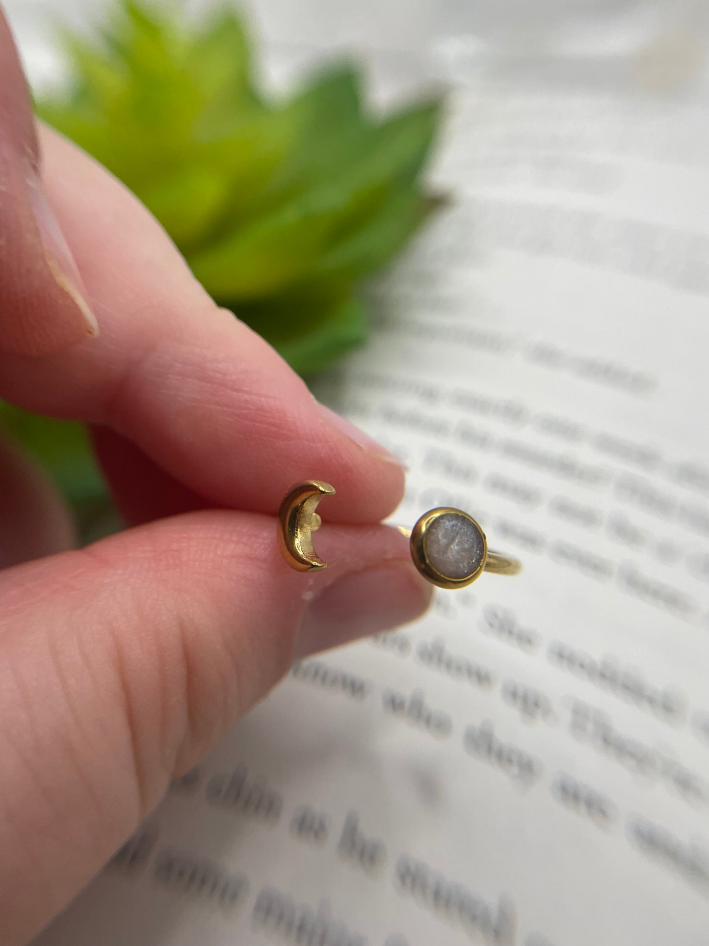 Adjustable Crescent Moon Ring – 18k Gold Plated Stainless Steel