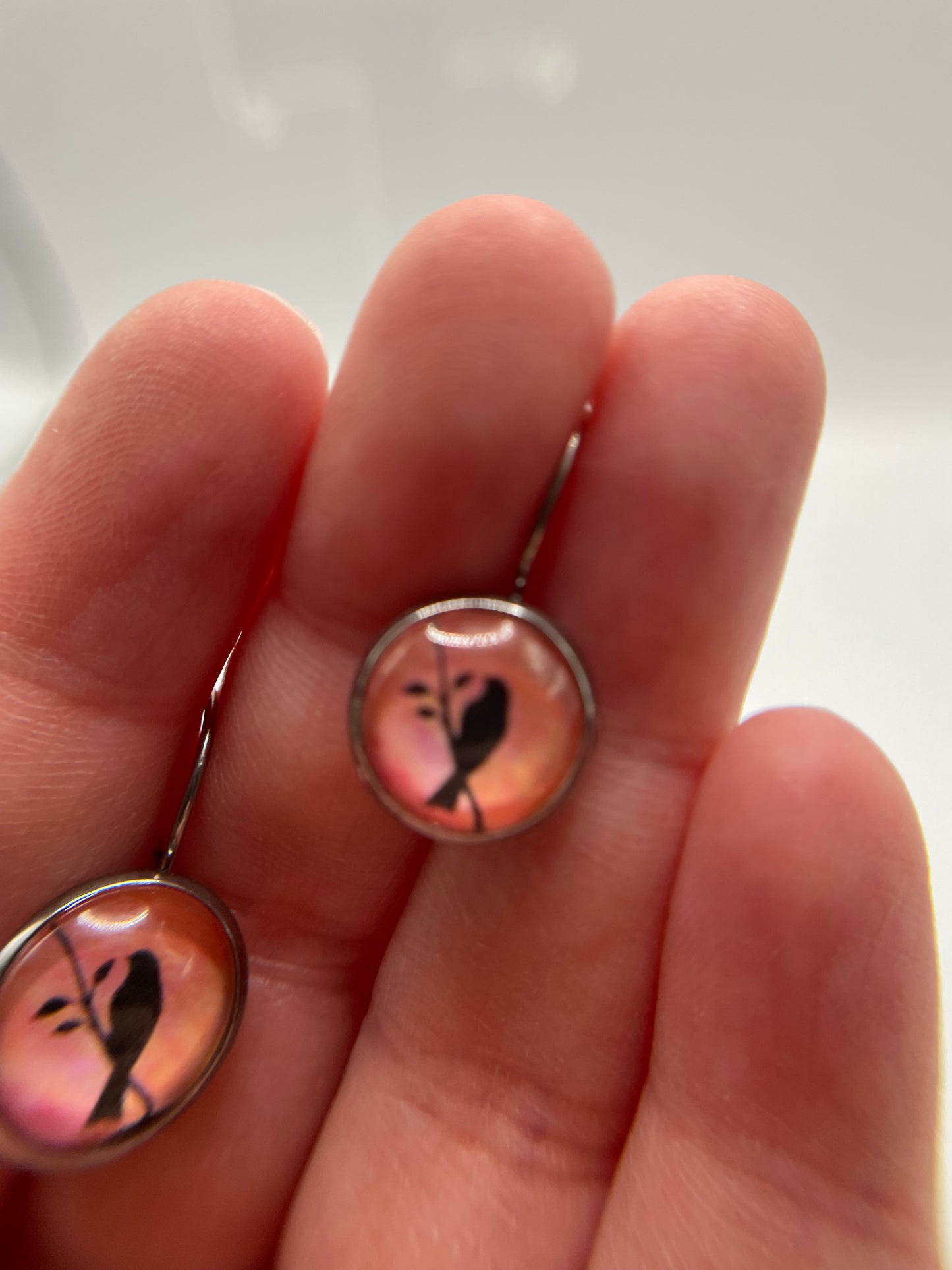 Boucles d’oreilles dormeuse oiseau sur branche – Acier inoxydable