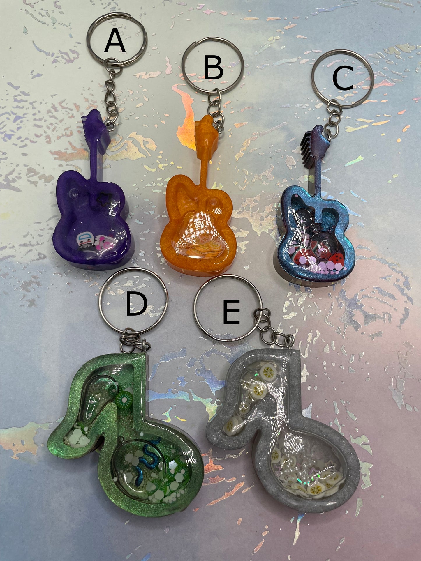 Musical Shaker Resin Keychain – Guitar & Music Note