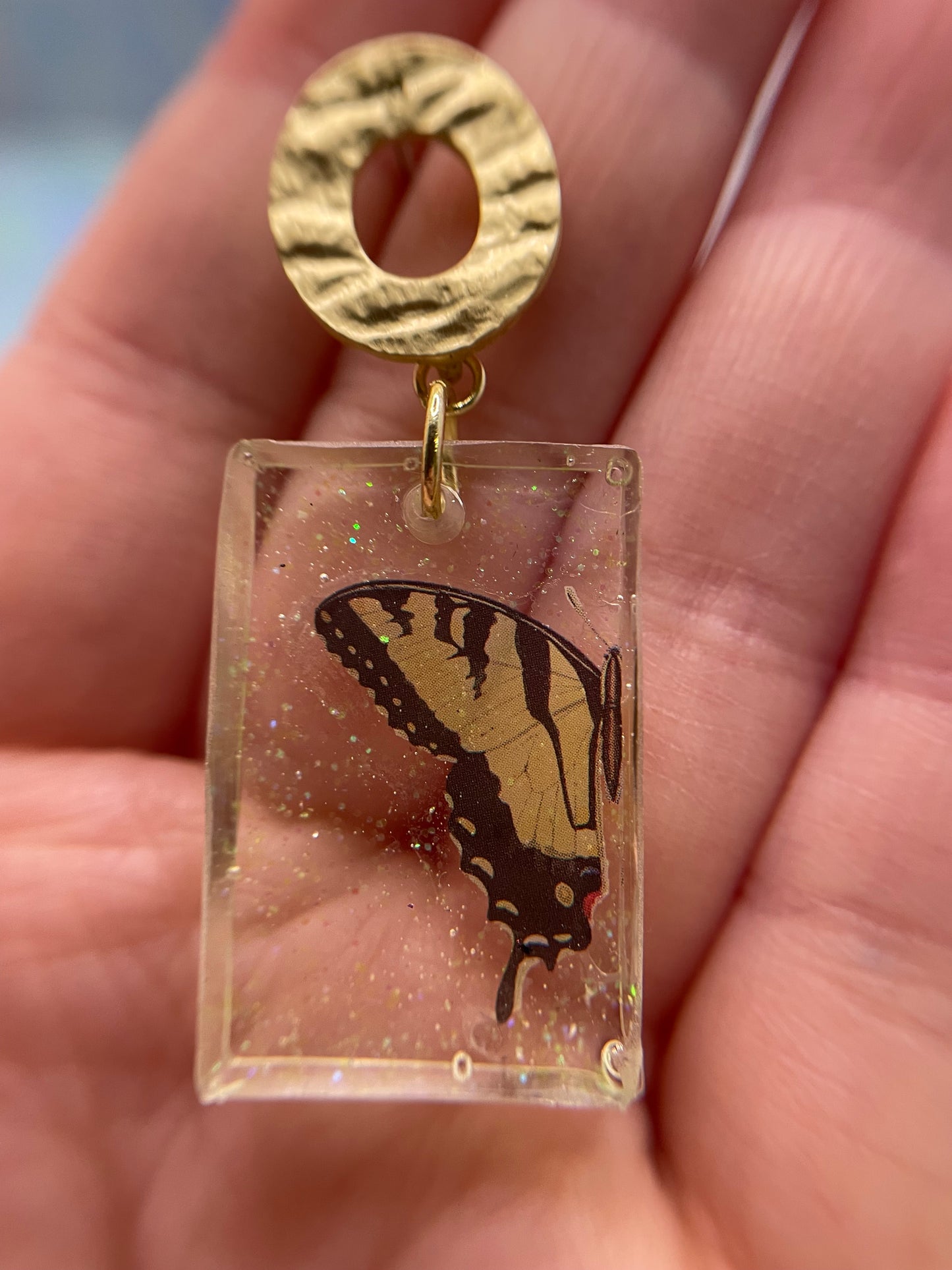 Boucles d'oreilles rectangle papillon jaunes et noires scintillantes