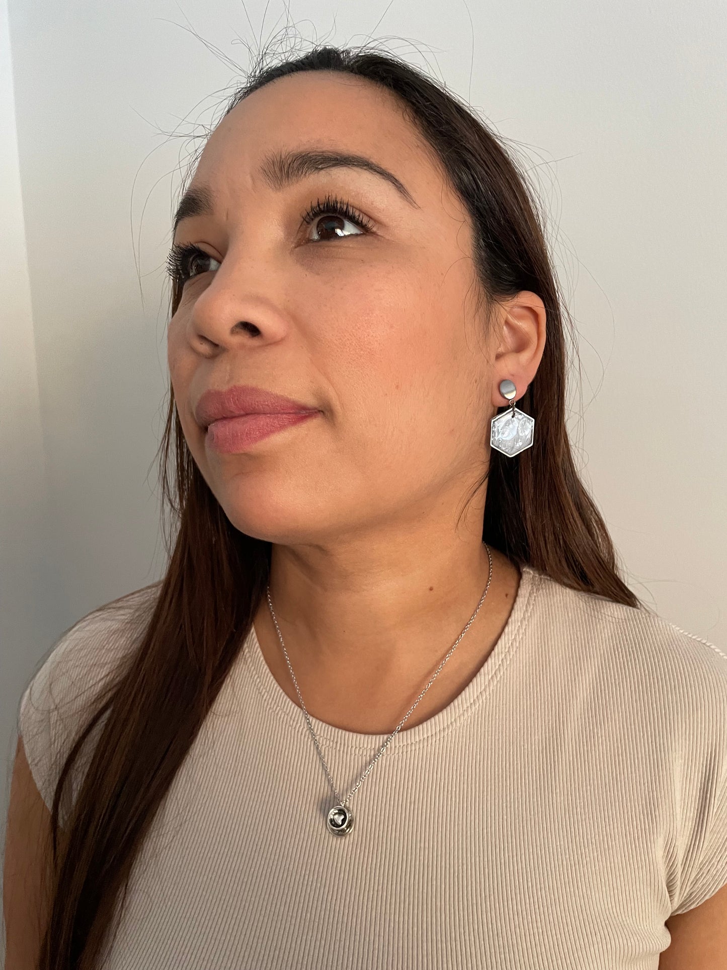 Boucles d'oreilles hexagonales en marbre bleu avec clous en argent - ACIER INOXYDABLE