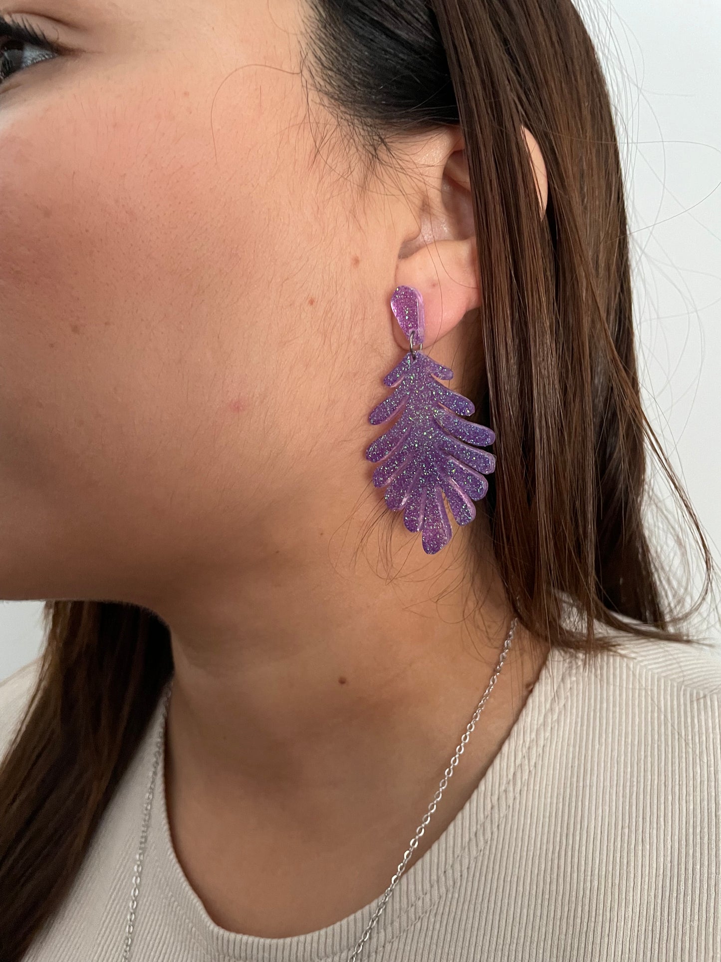 Caroline : Boucles d'oreilles violettes scintillantes – Hypoallergéniques