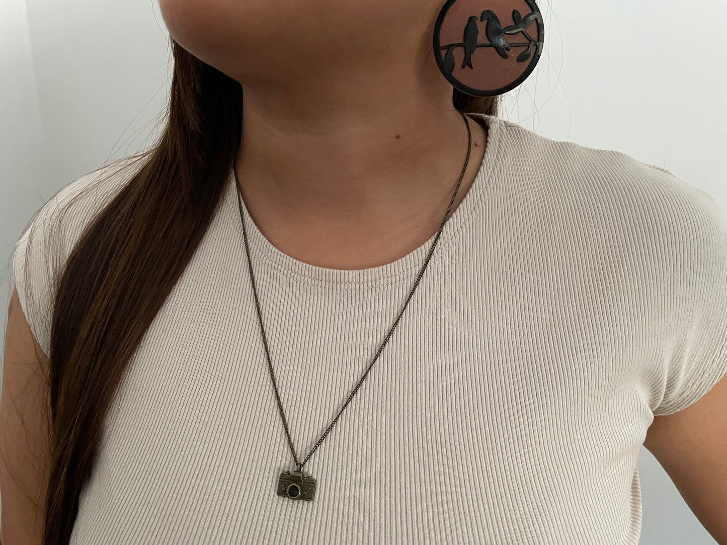 Collier à breloques en bronze avec appareil photo – 53 cm