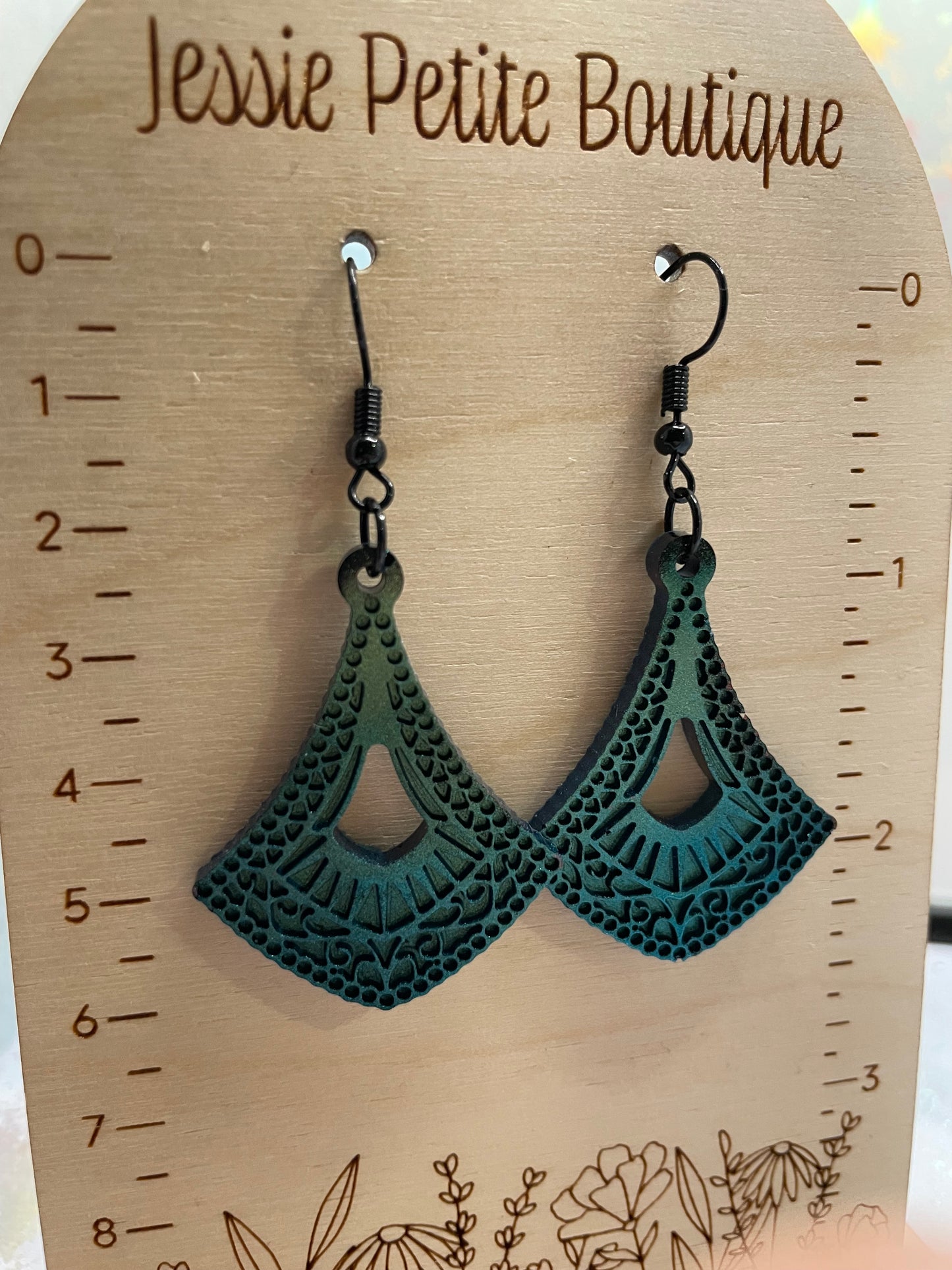 Boucles d'oreilles goutte détaillée verte caméléon