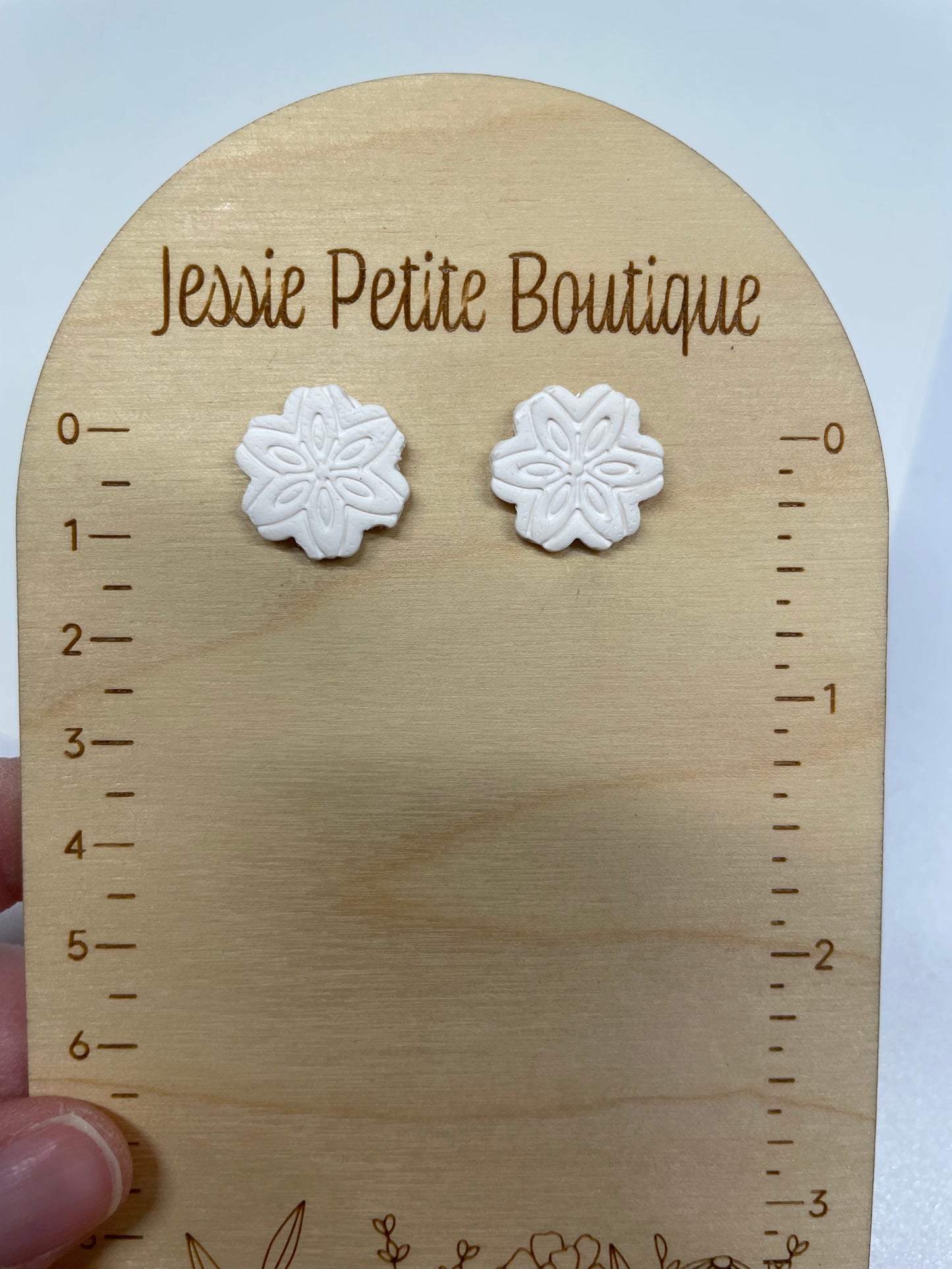 Boutons d'oreille Flocon Floral argile blanche-Sans nickel