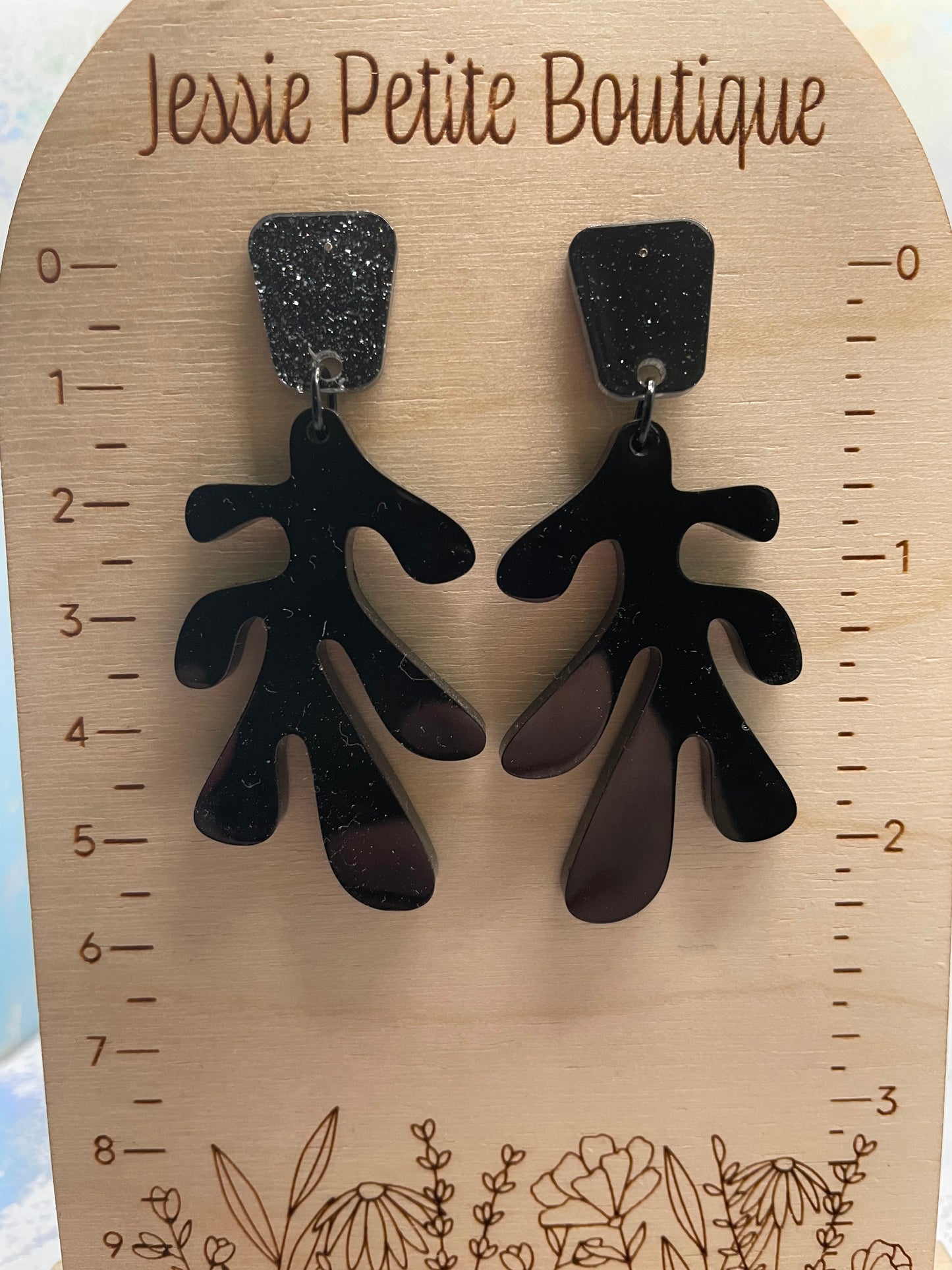 Lea : Boucles d'oreilles noires + clous en acrylique (sans nickel)