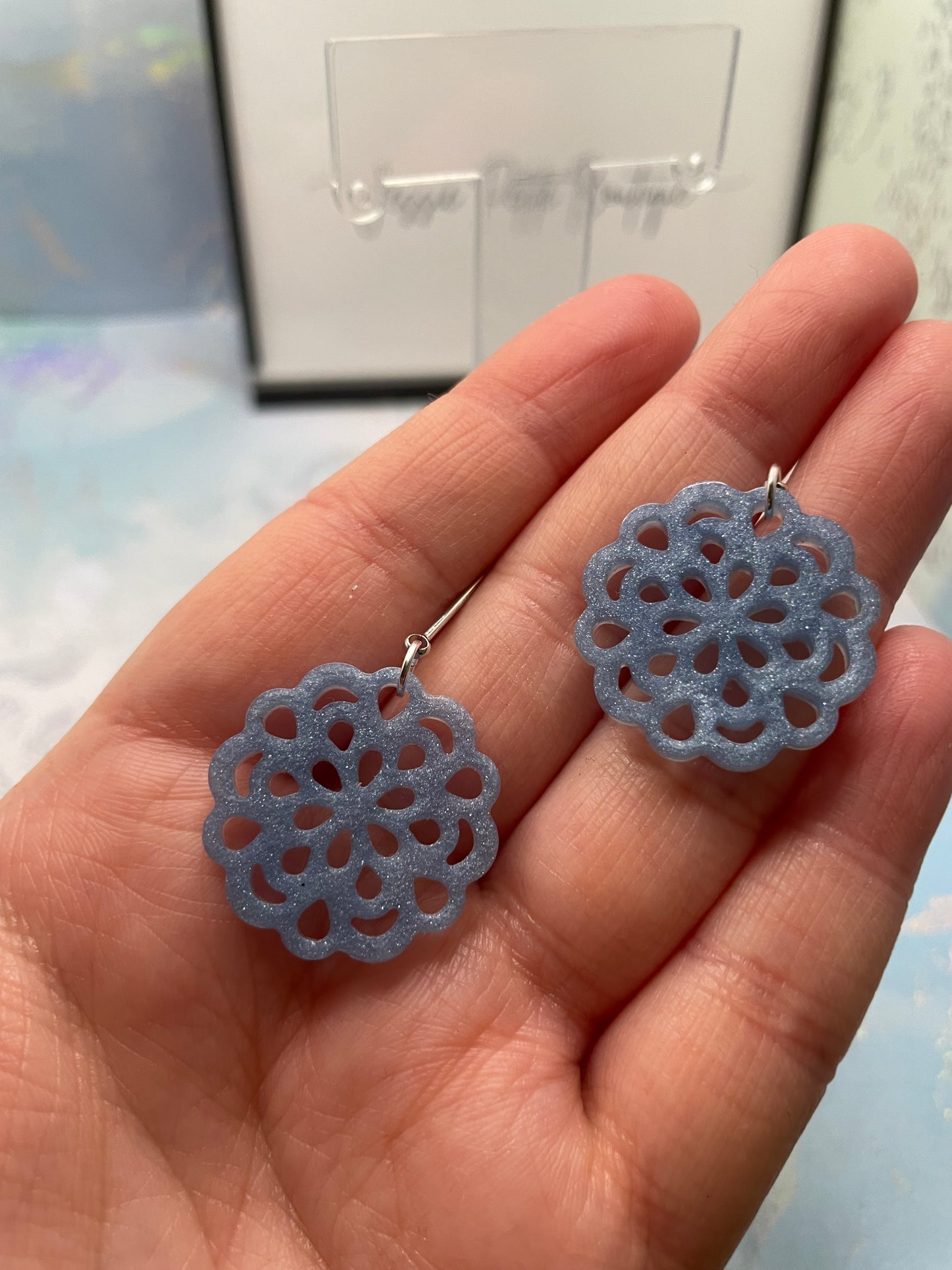Boucles d'oreilles rondes à fleurs bleu clair - Sans nickel