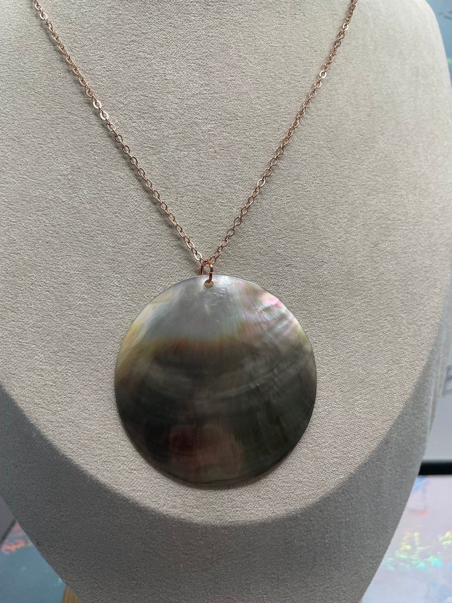 5 cm Dark Shell Necklace – 20" rose gold chain-STAINLESS STEEL