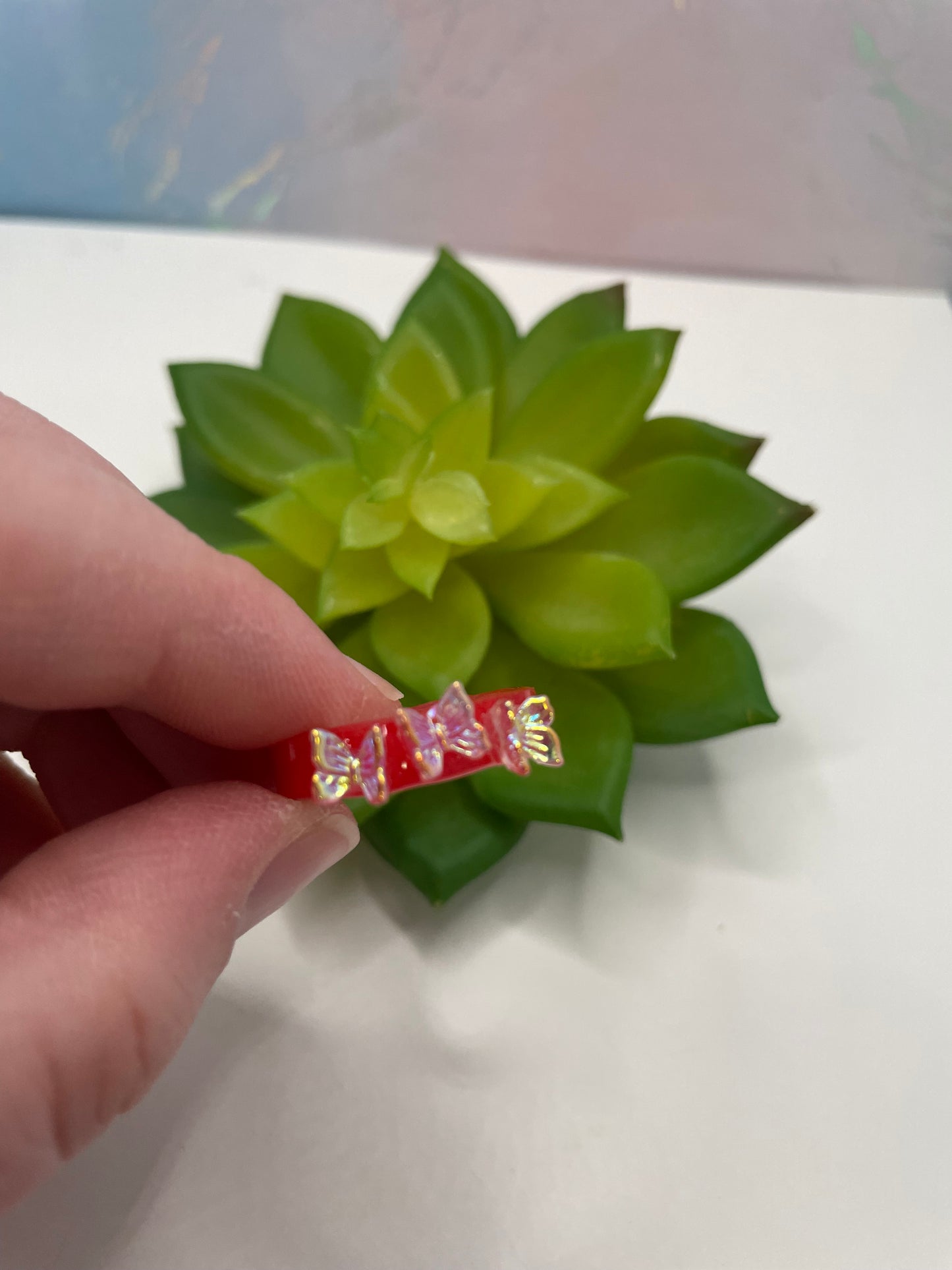 Bague en résine rouge avec papillons-Taille 8 ½US