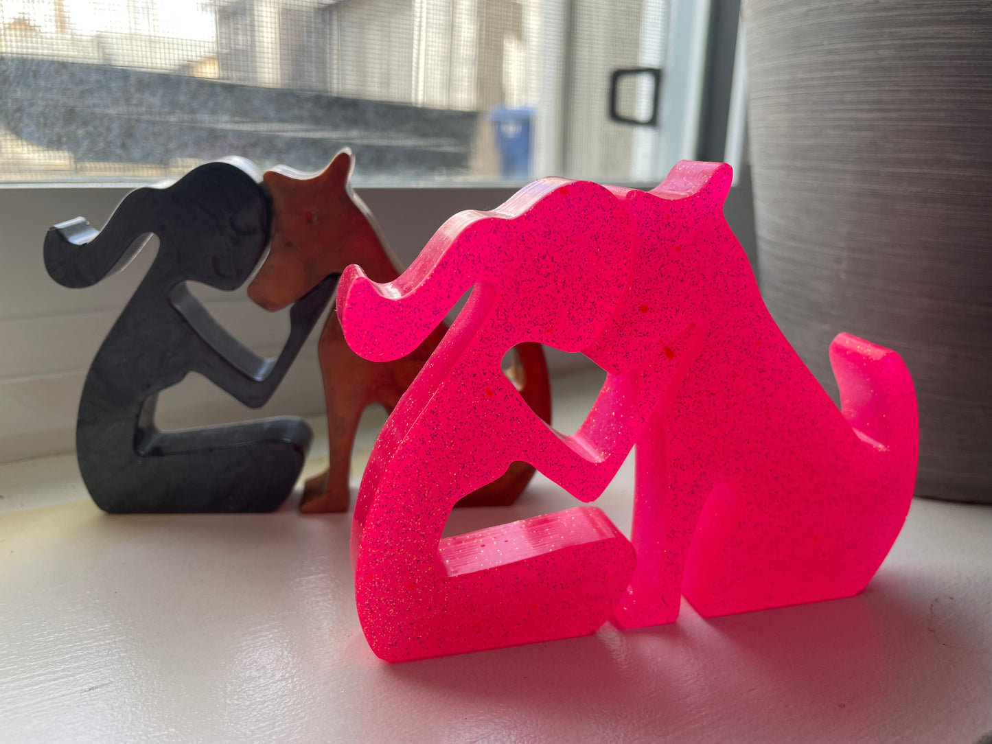 Woman and Her Dog- Resin Figurineš¾