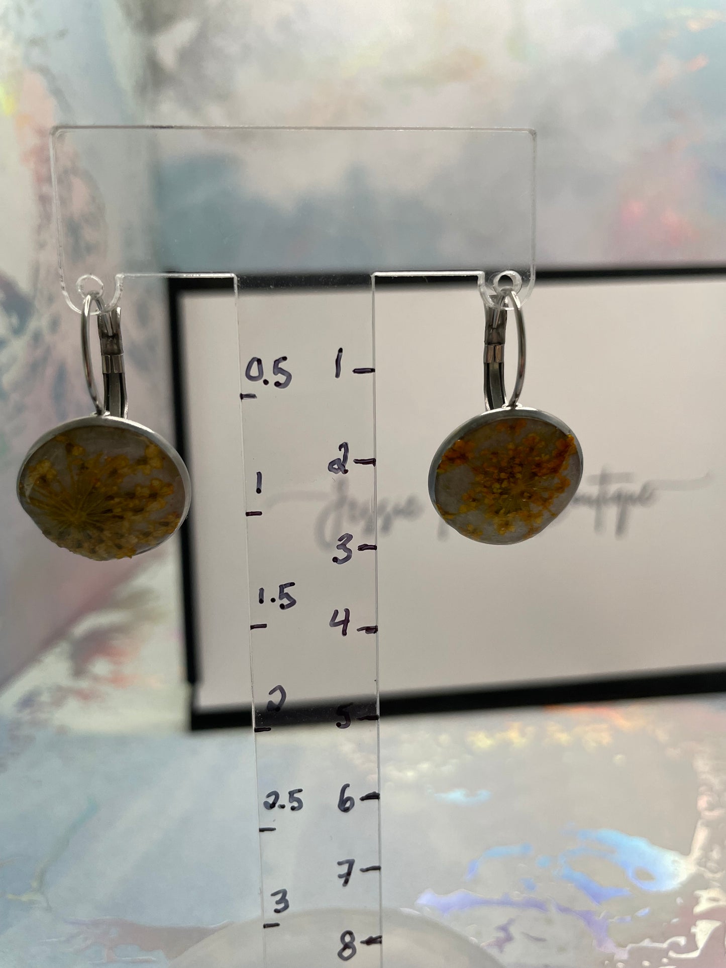 Boucles d’oreilles dormeuse Carotte sauvage sur blanc-Acier Inoxydable