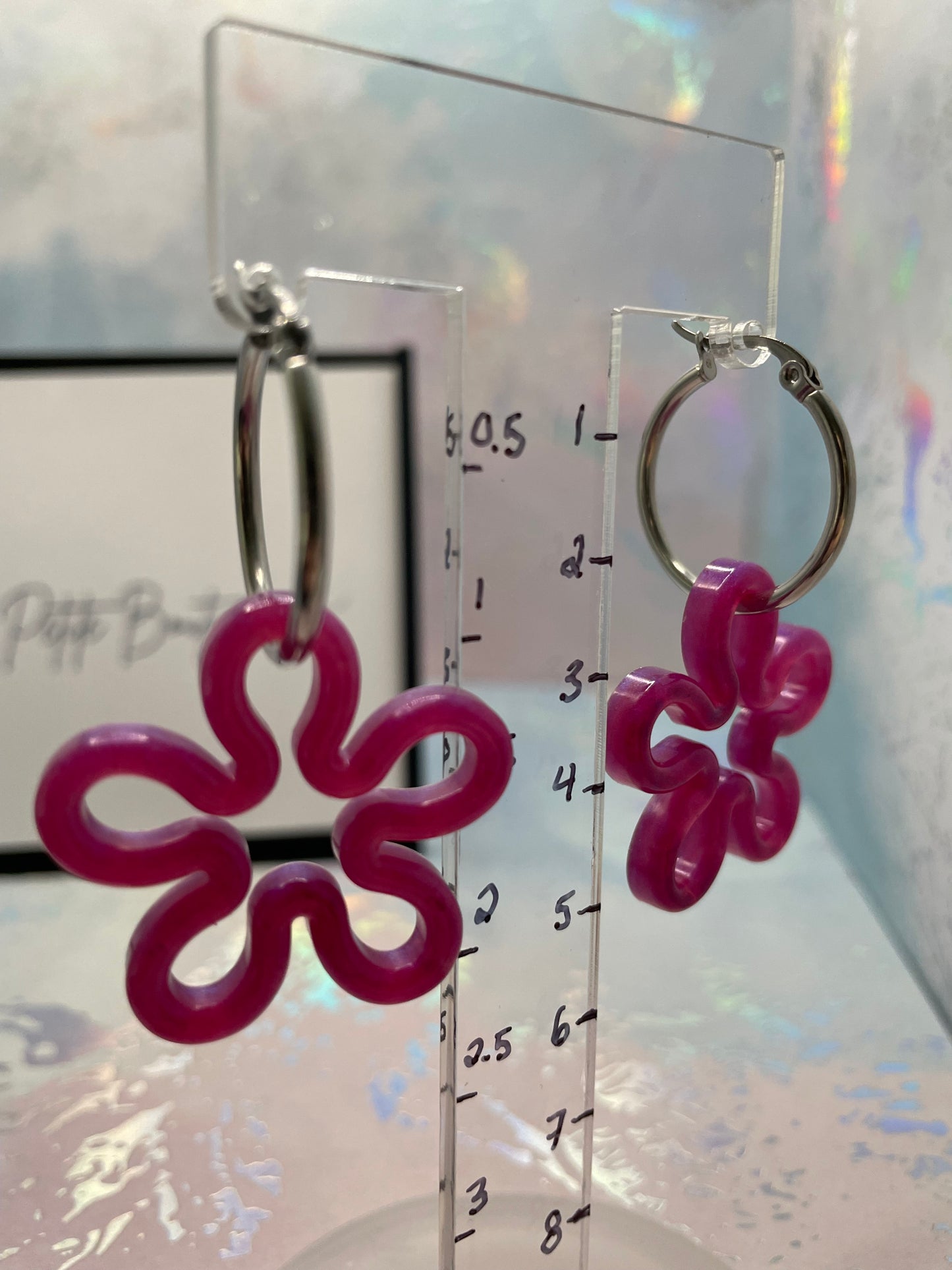 Boucles d’oreilles anneaux avec fleur mauve brillante-Acier Inoxydable
