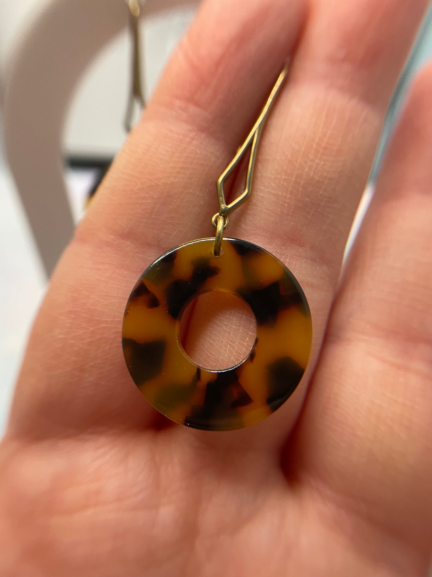 Boucles d'oreilles beigne en acrylique tortoise-Sans Nickel