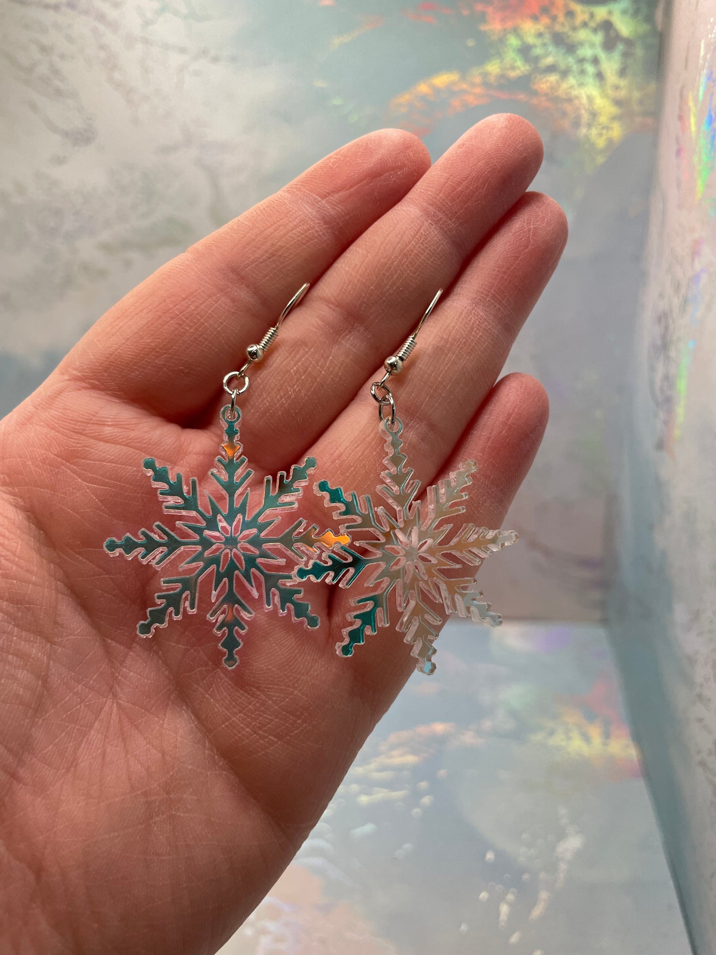Boucles d’oreilles flocon de neige irisées en acrylique