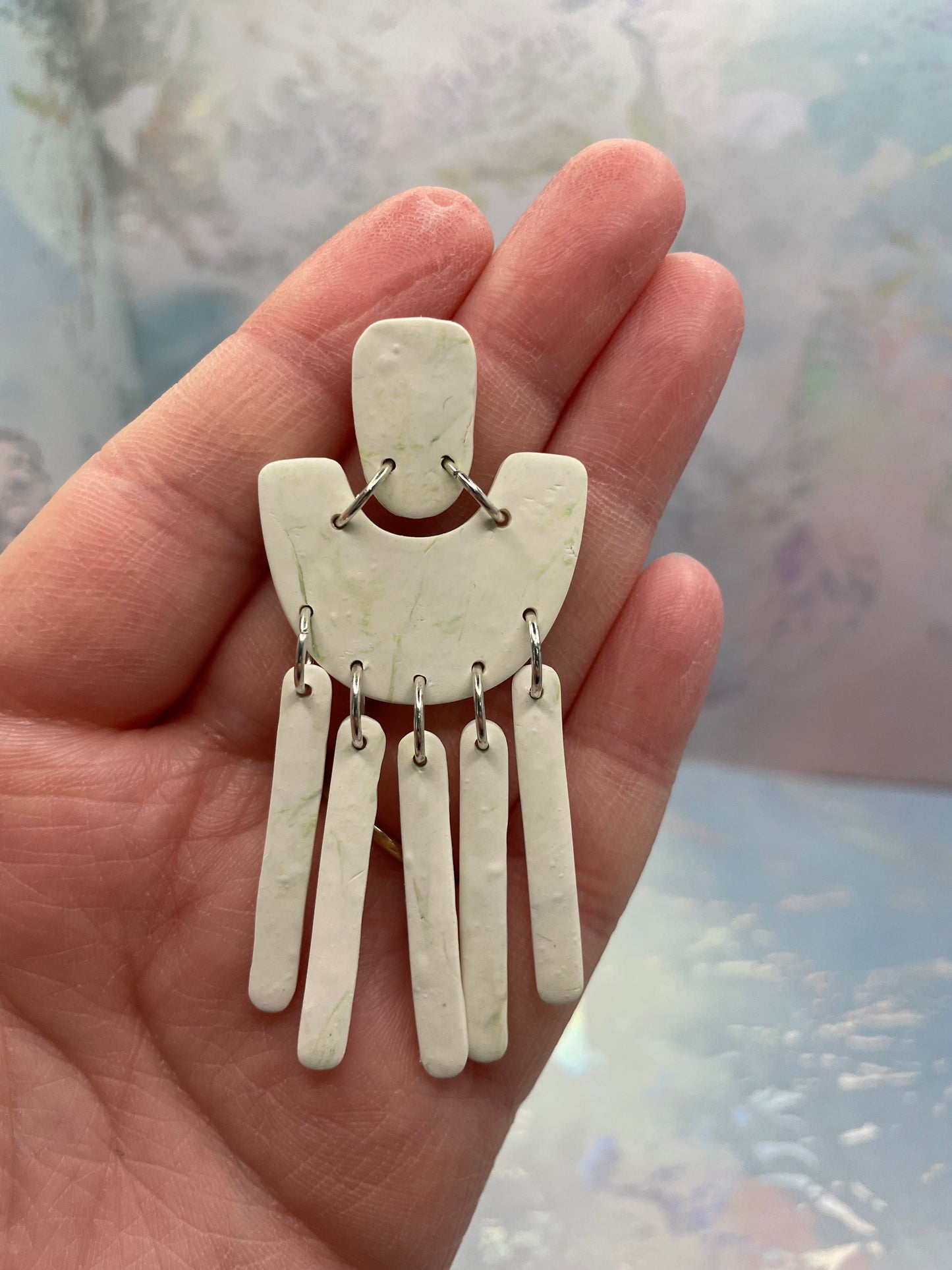 Monique: Boucles d’oreilles argile marbrée vert pâle-Sans Nickel