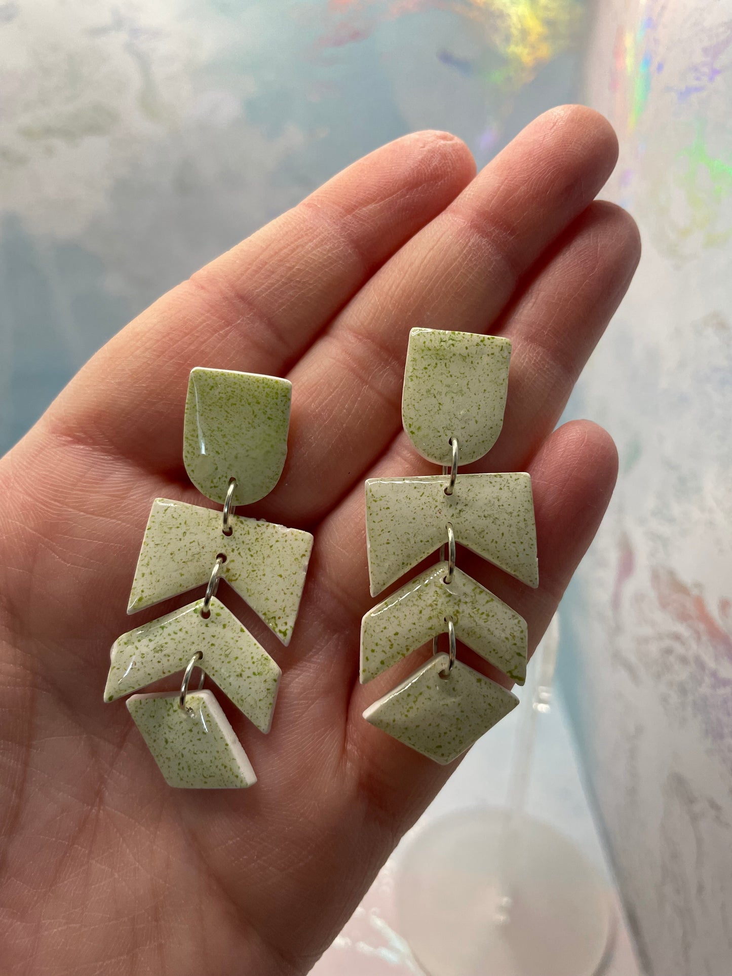 Boucles d’oreilles géométriques vert moucheté