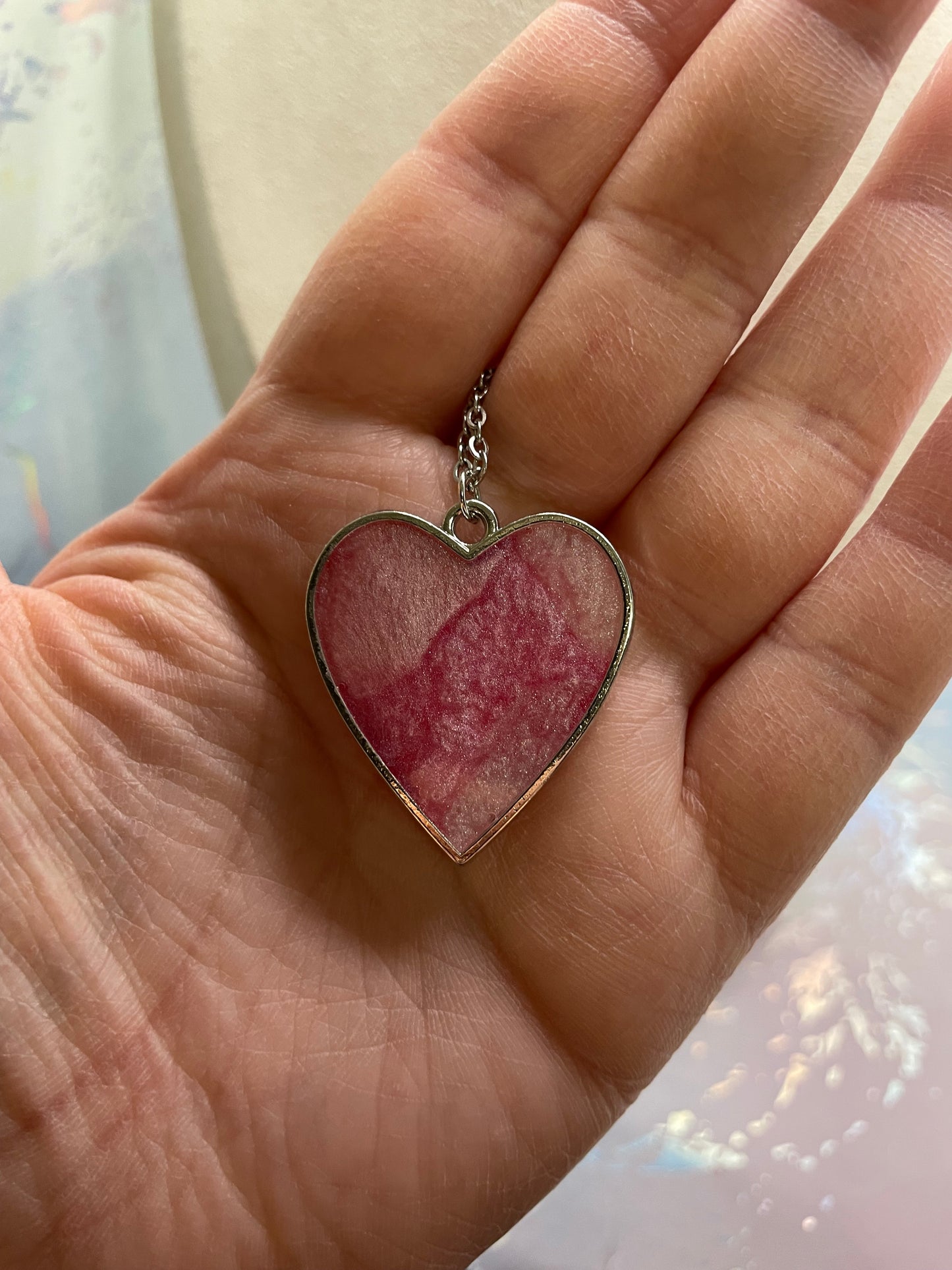 Collier cœur marbré rose