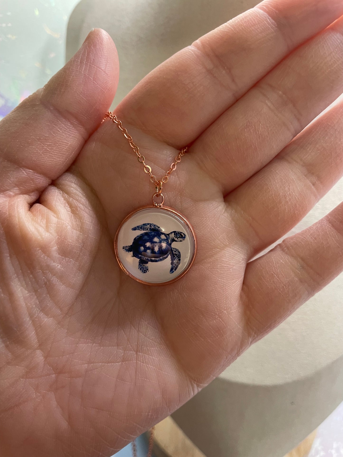 Collier Tortue Bleu sur Cabochon Or Rose