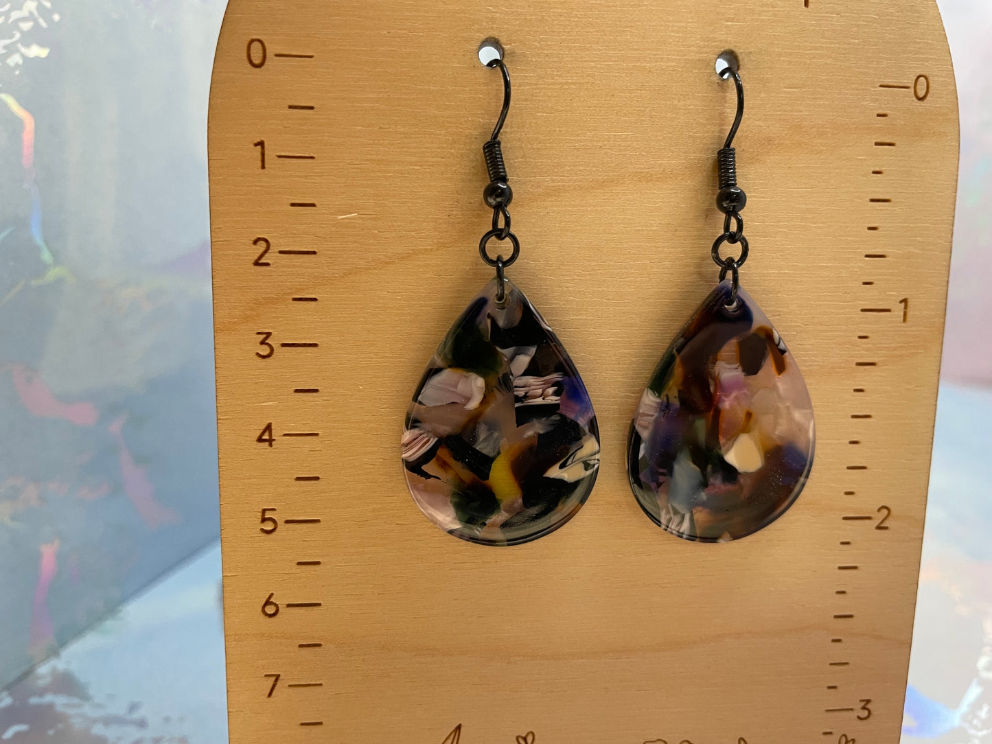 Boucles d'oreilles goutte acrylique multicolore