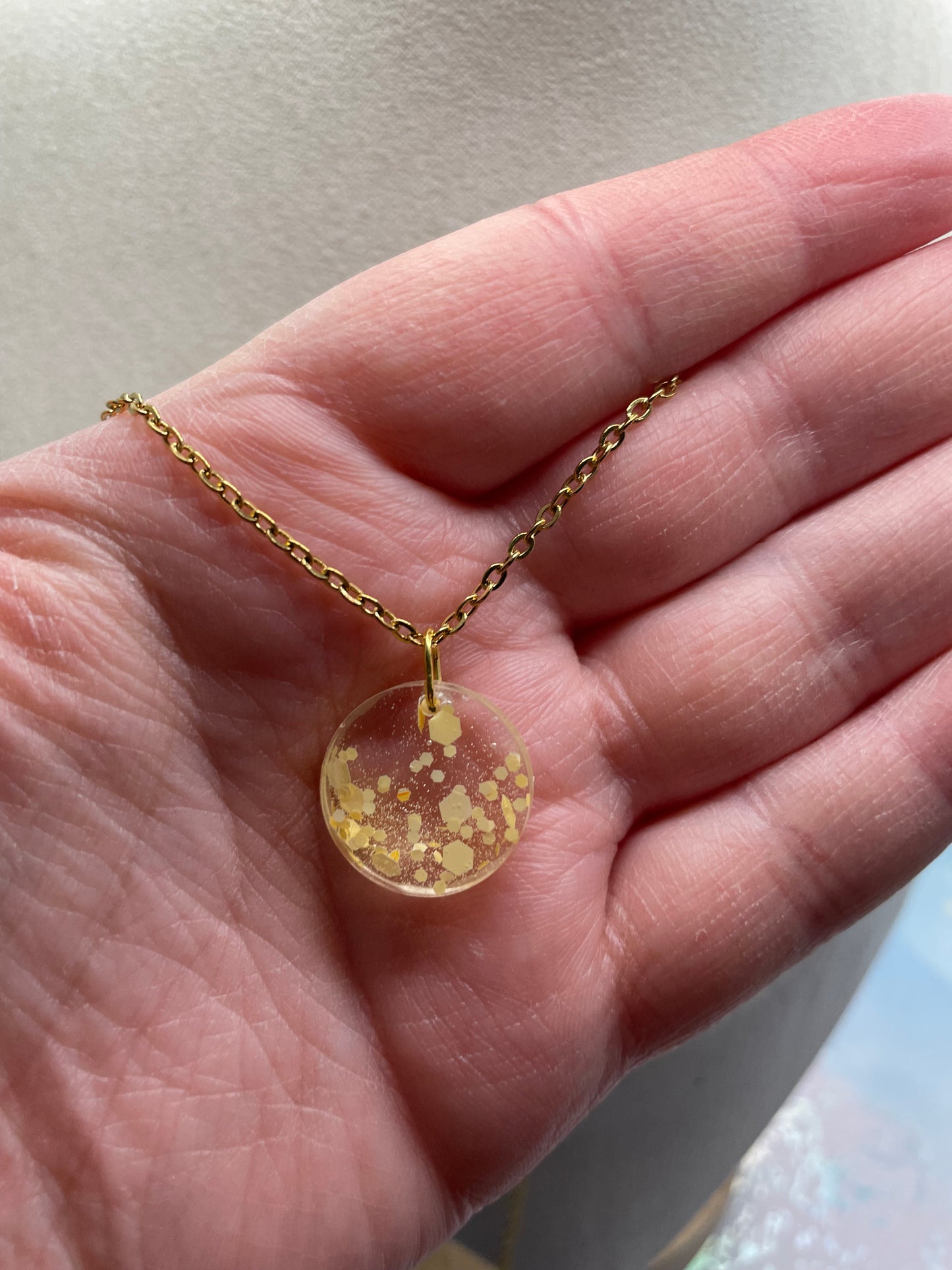 Collier petit rond brillant dorée