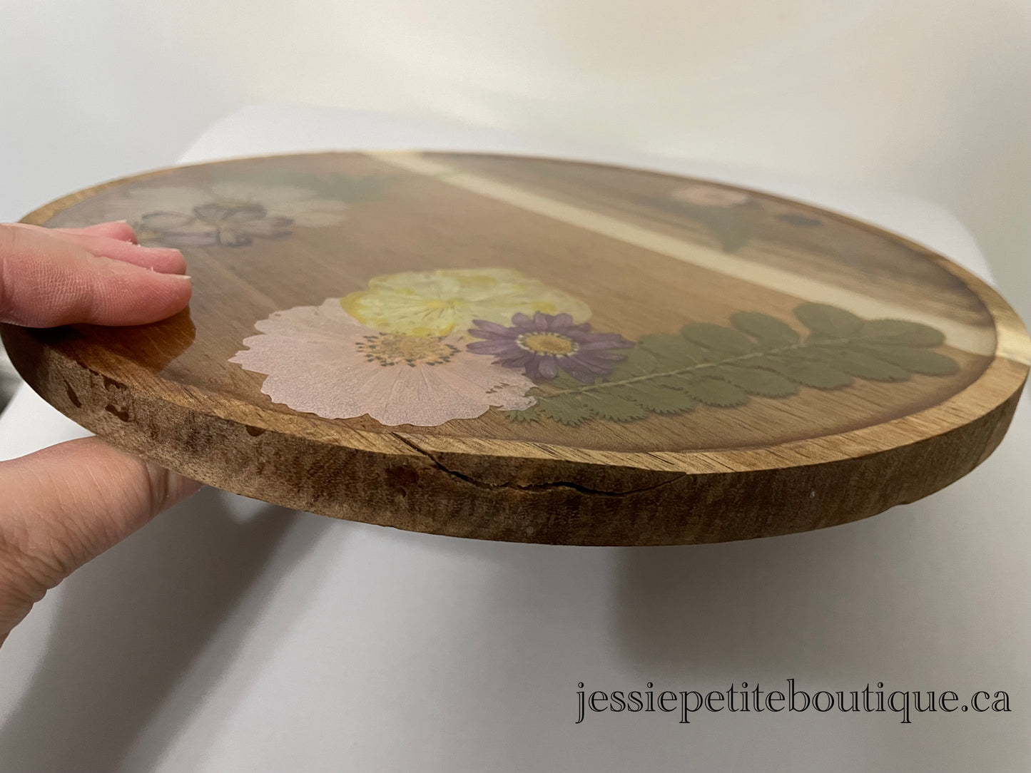dried flowers on a round wooden tray