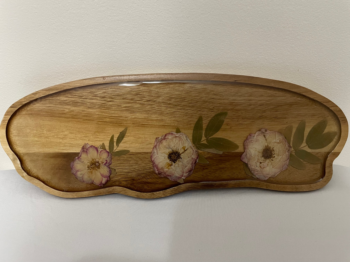 Handcrafted Wooden Board with Real Dried Flowers – Natural Resin Finish