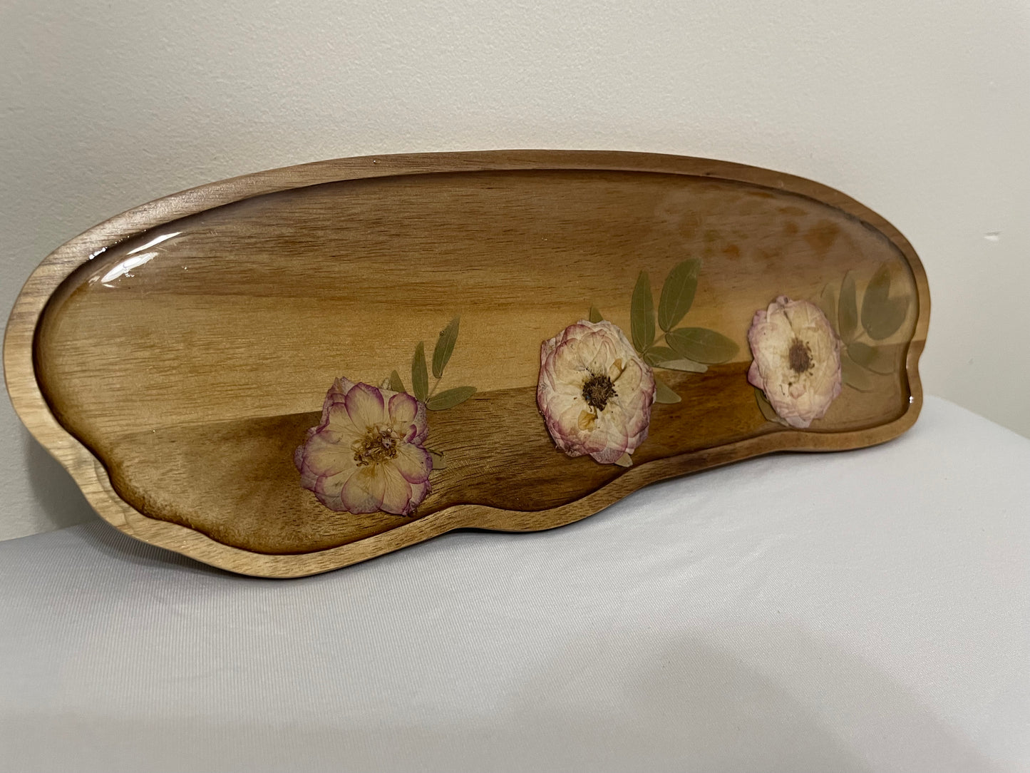 Handcrafted Wooden Board with Real Dried Flowers – Natural Resin Finish