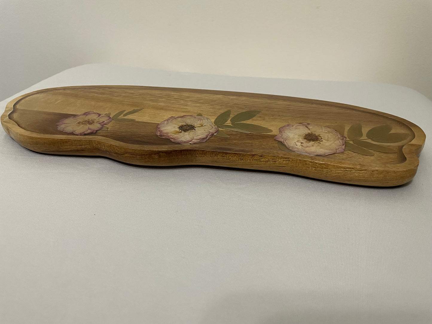 Handcrafted Wooden Board with Real Dried Flowers – Natural Resin Finish