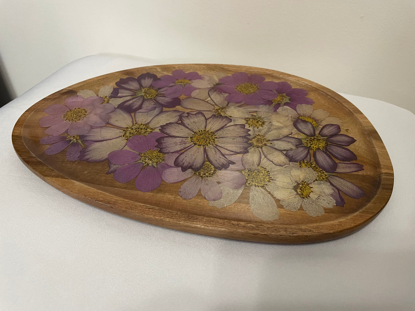 Wood and Resin Tray with Real Dried Flowers – Unique Handmade Piece