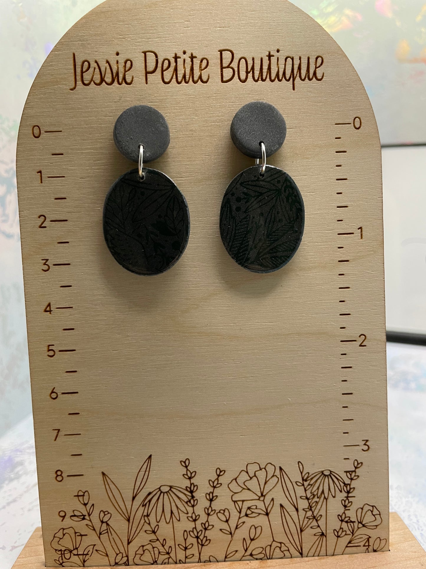 Boucles d'oreilles ovales foliage vert sur argile grise - Sans nickel