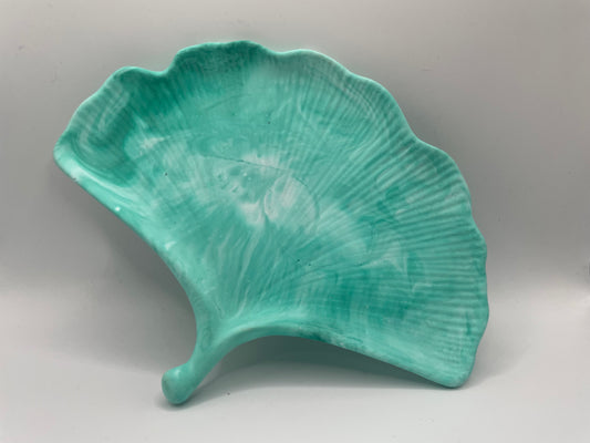 Eco-Resin Ginkgo Leaf Tray – Handmade Decorative Leaf Dish