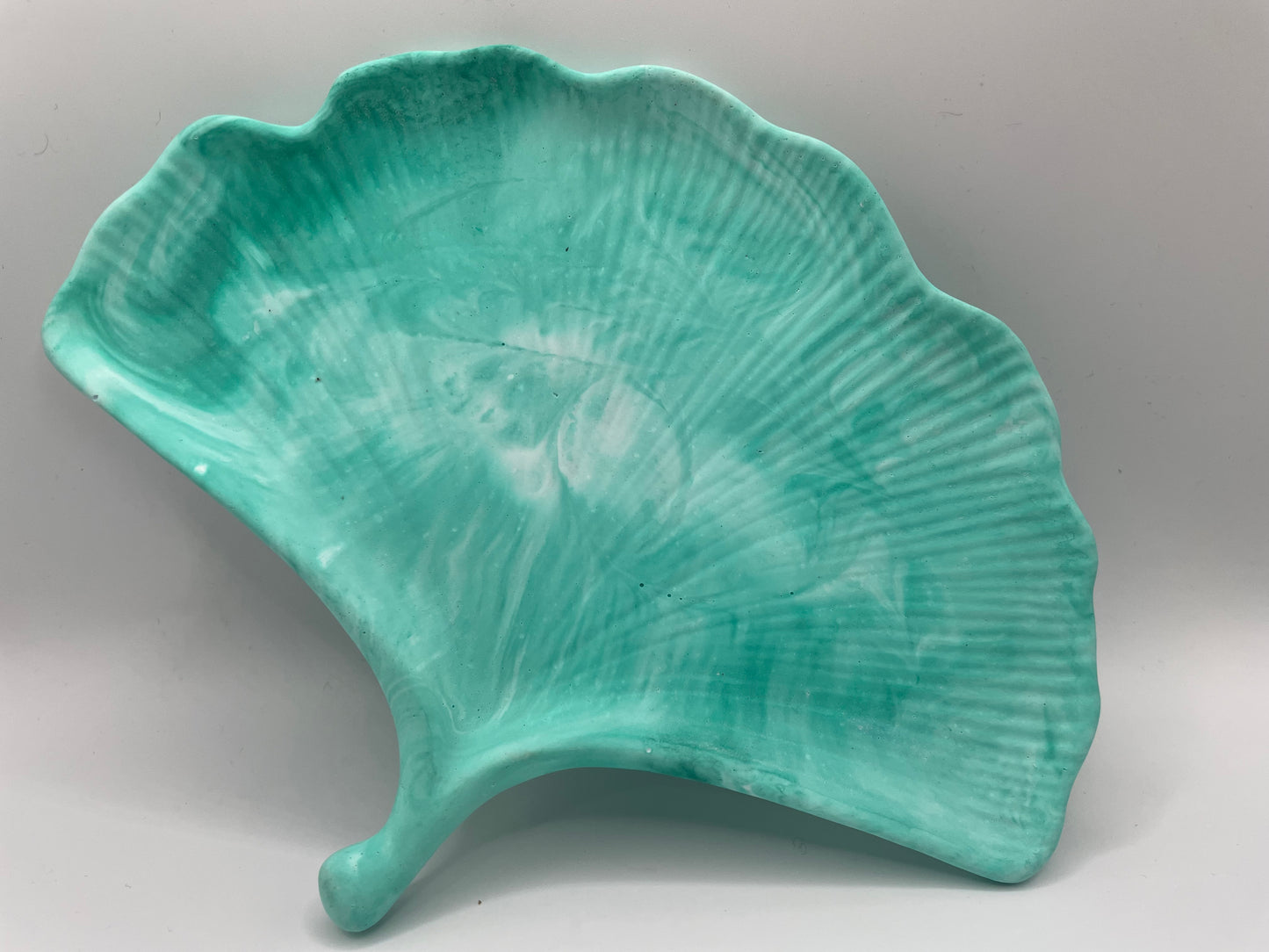 Eco-Resin Ginkgo Leaf Tray – Handmade Decorative Leaf Dish