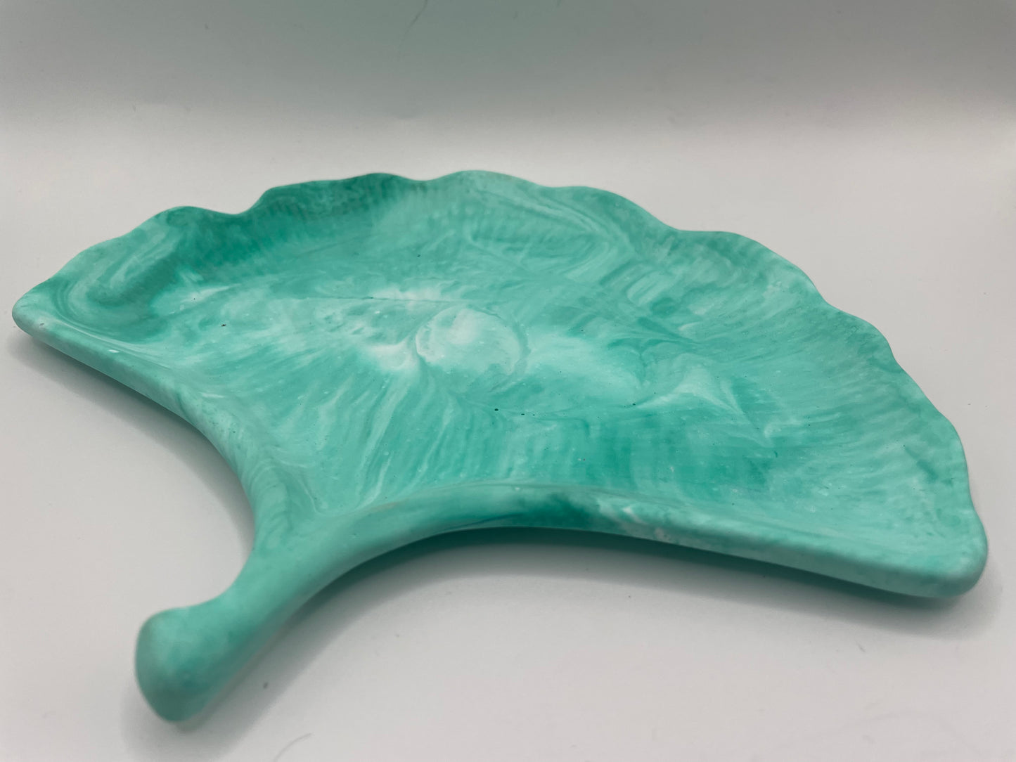 Eco-Resin Ginkgo Leaf Tray – Handmade Decorative Leaf Dish