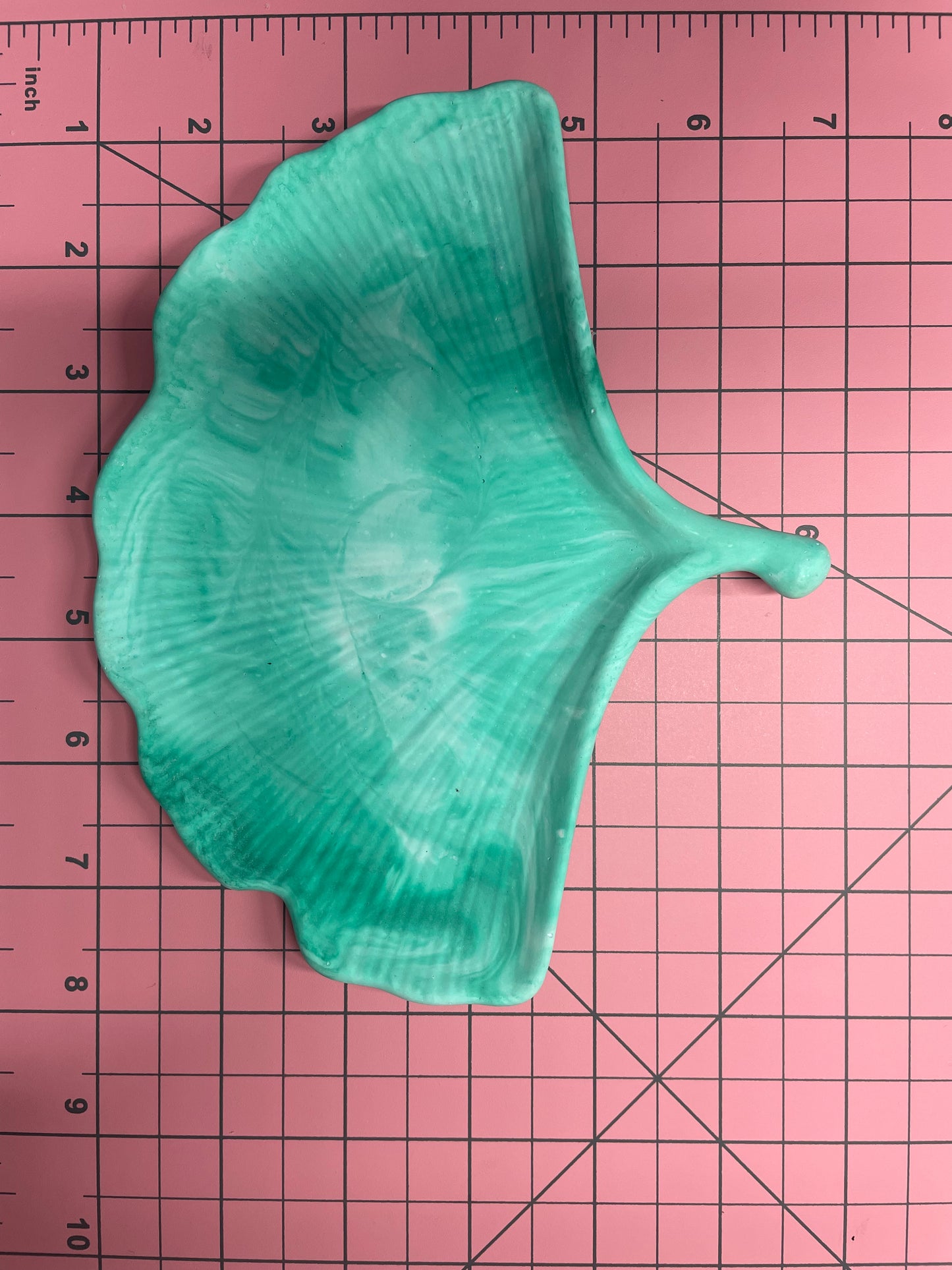 Eco-Resin Ginkgo Leaf Tray – Handmade Decorative Leaf Dish