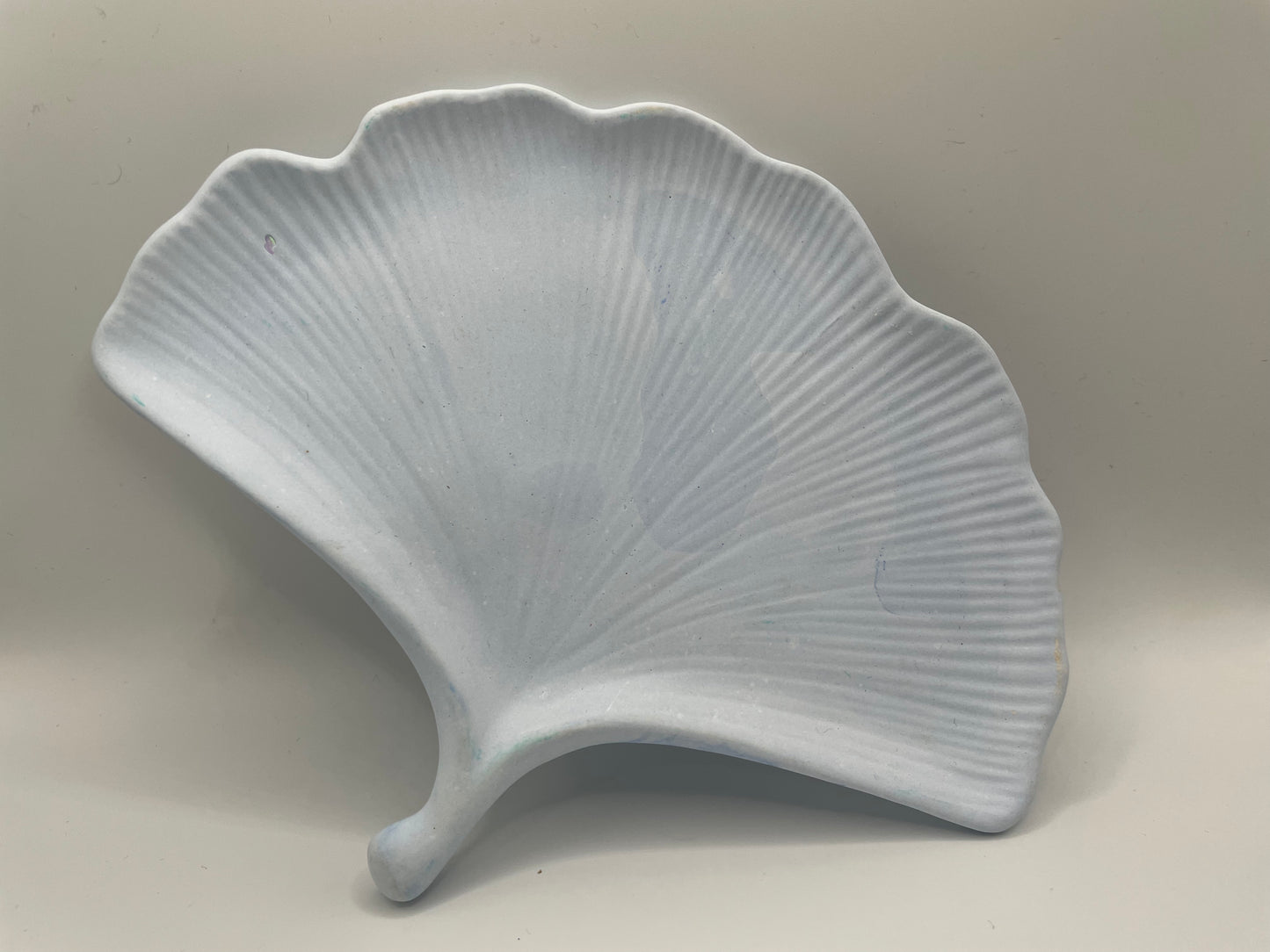 Eco-Resin Ginkgo Leaf Tray – Handmade Decorative Leaf Dish