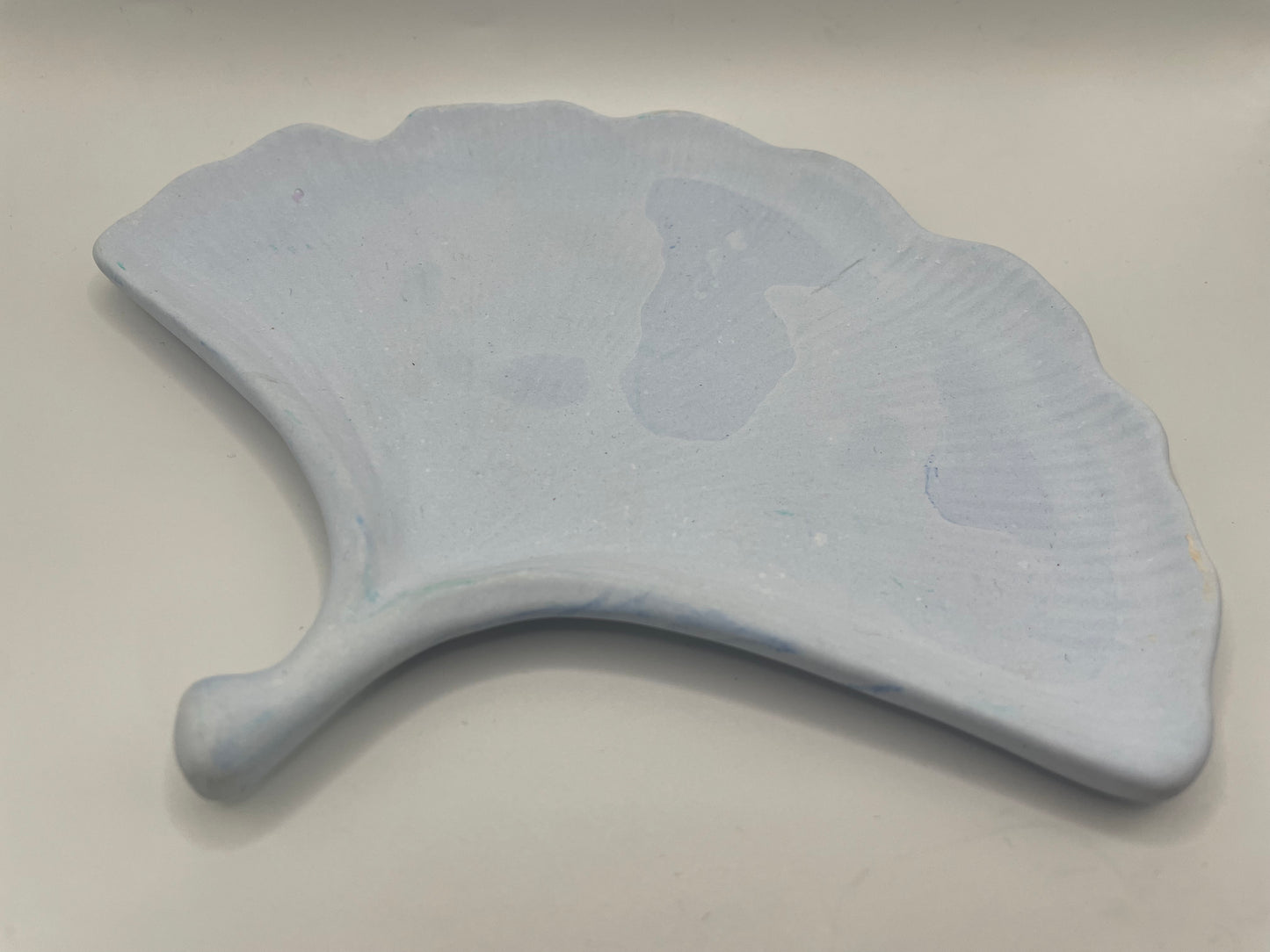 Eco-Resin Ginkgo Leaf Tray – Handmade Decorative Leaf Dish
