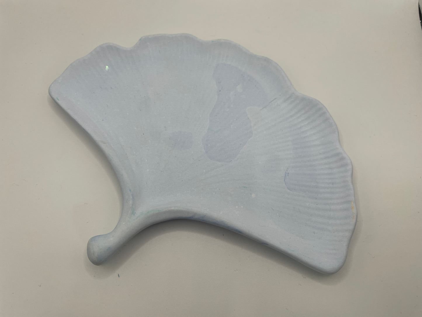Eco-Resin Ginkgo Leaf Tray – Handmade Decorative Leaf Dish