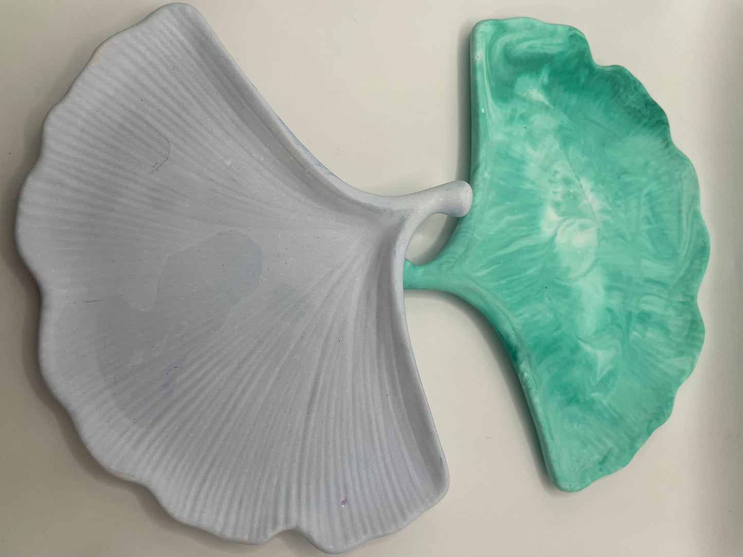 Eco-Resin Ginkgo Leaf Tray – Handmade Decorative Leaf Dish