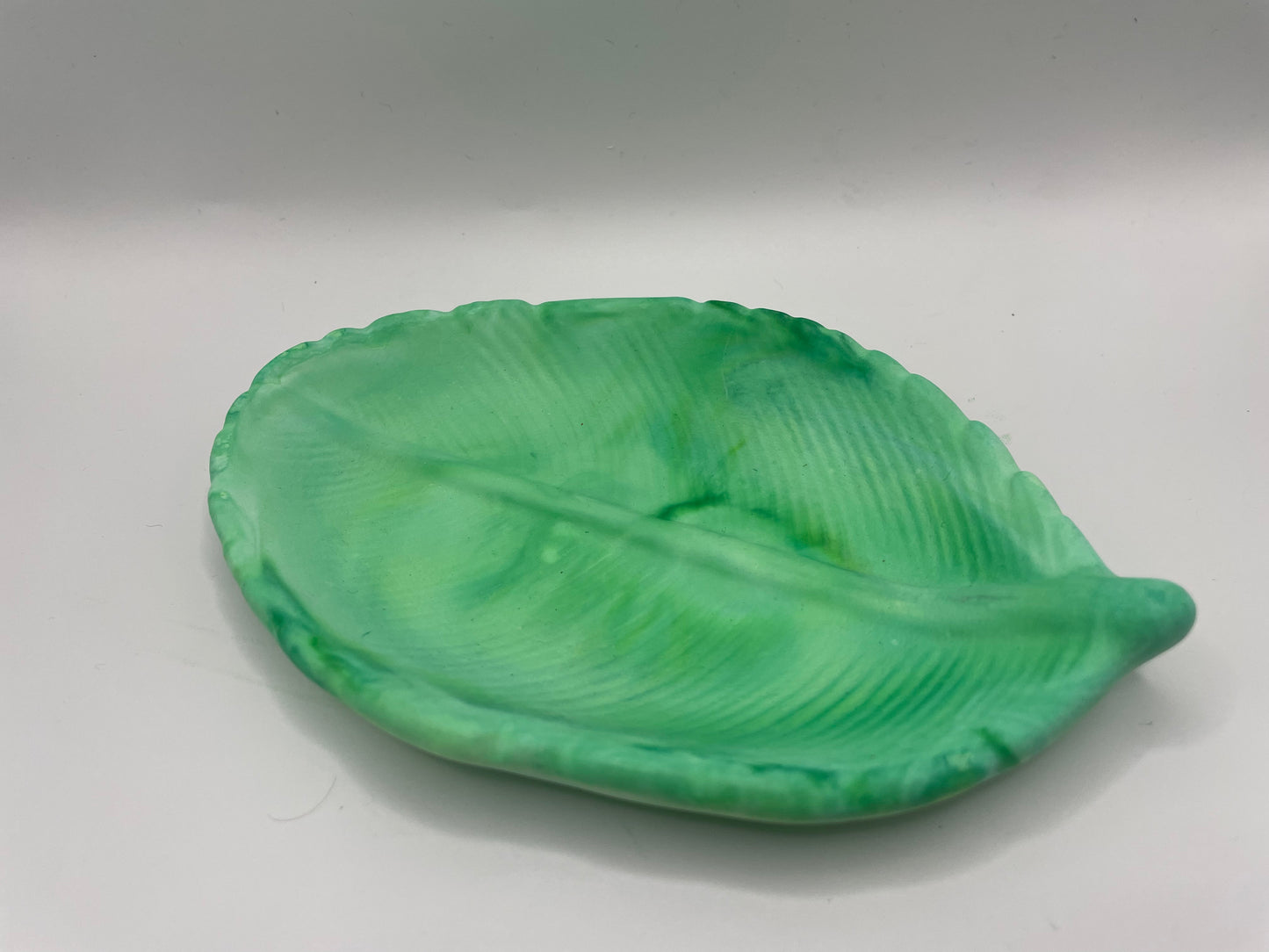 Green Leaf Tray – Handmade Eco-Resin Home Decor
