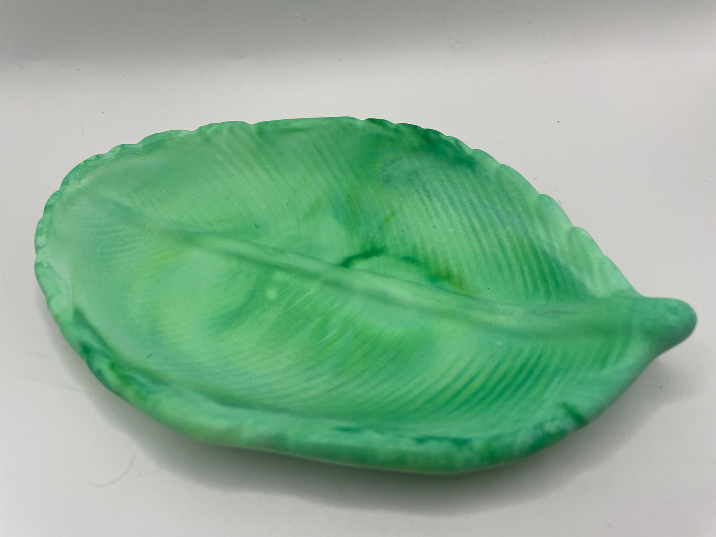 Green Leaf Tray – Handmade Eco-Resin Home Decor