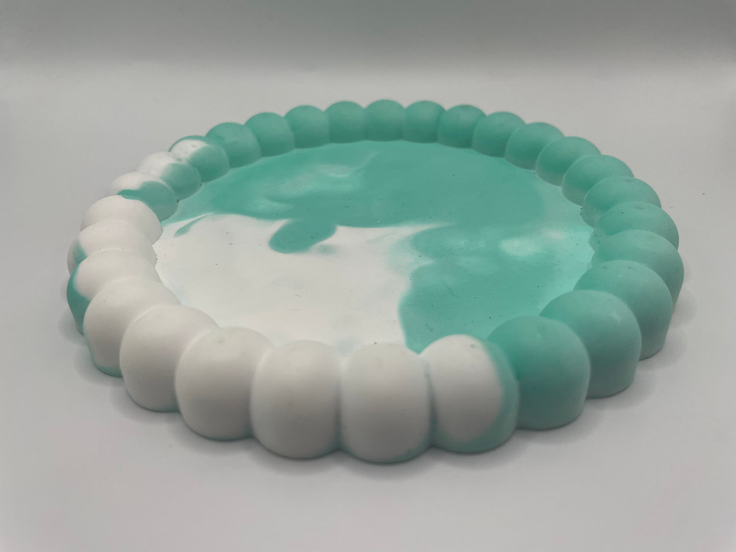Round Eco-Resin Tray with Bubble Edge – Handmade Minimalist Decor