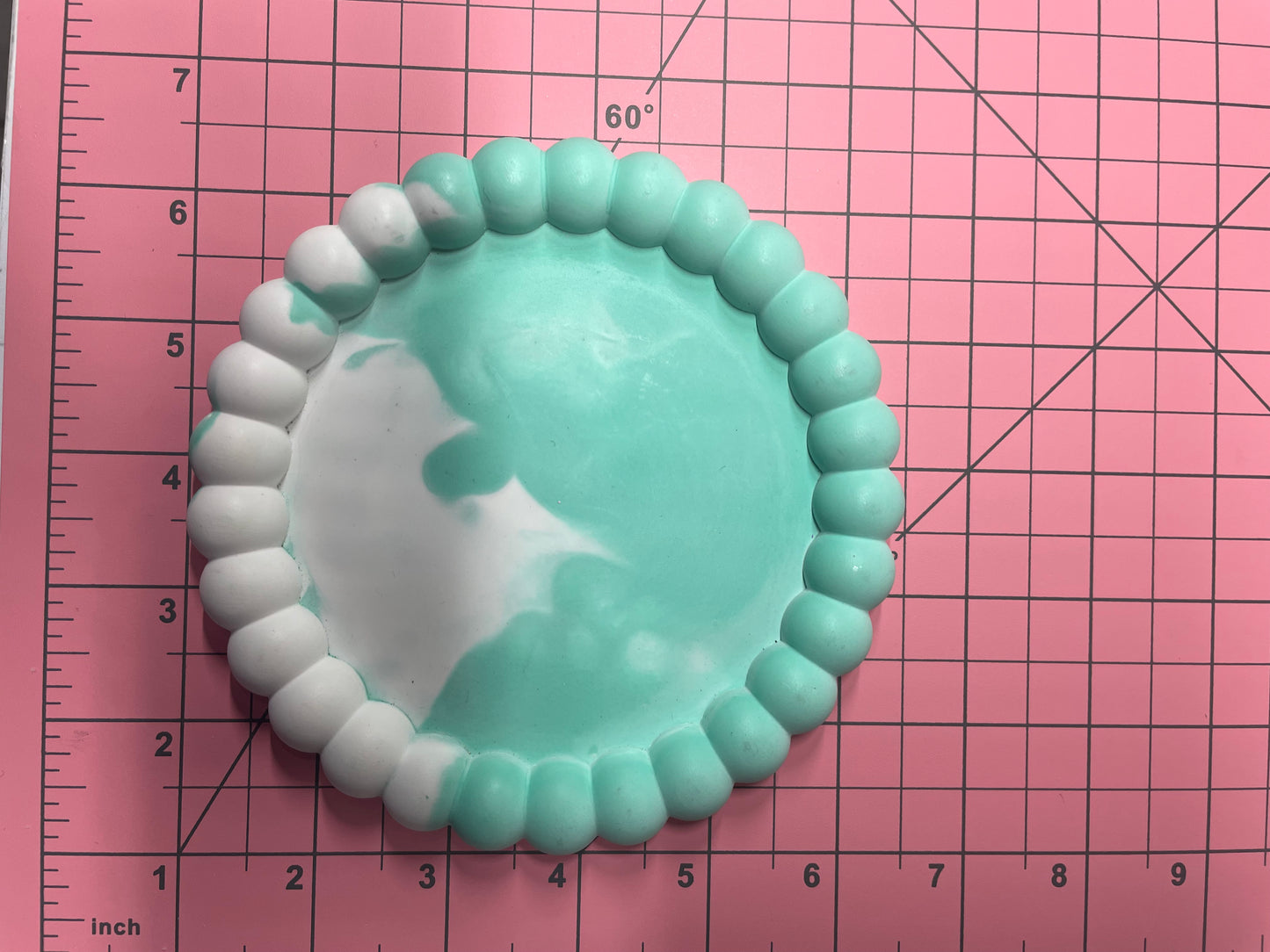 Round Eco-Resin Tray with Bubble Edge – Handmade Minimalist Decor