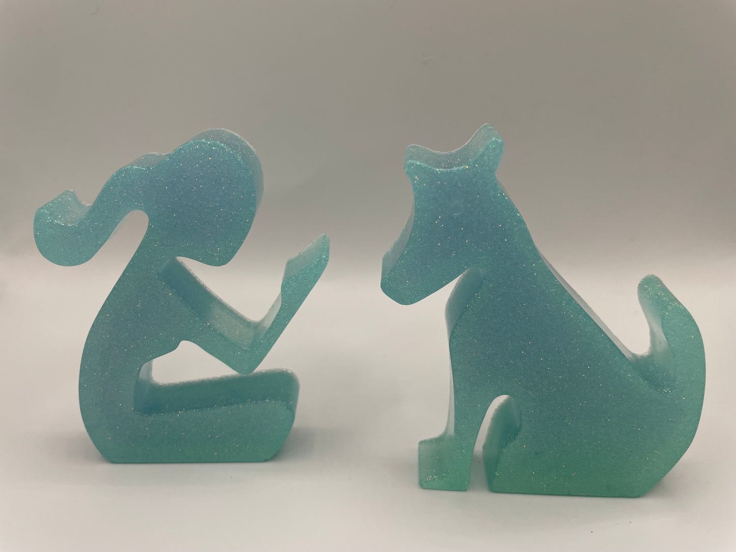 Woman and Her Dog- Resin Figurineš¾