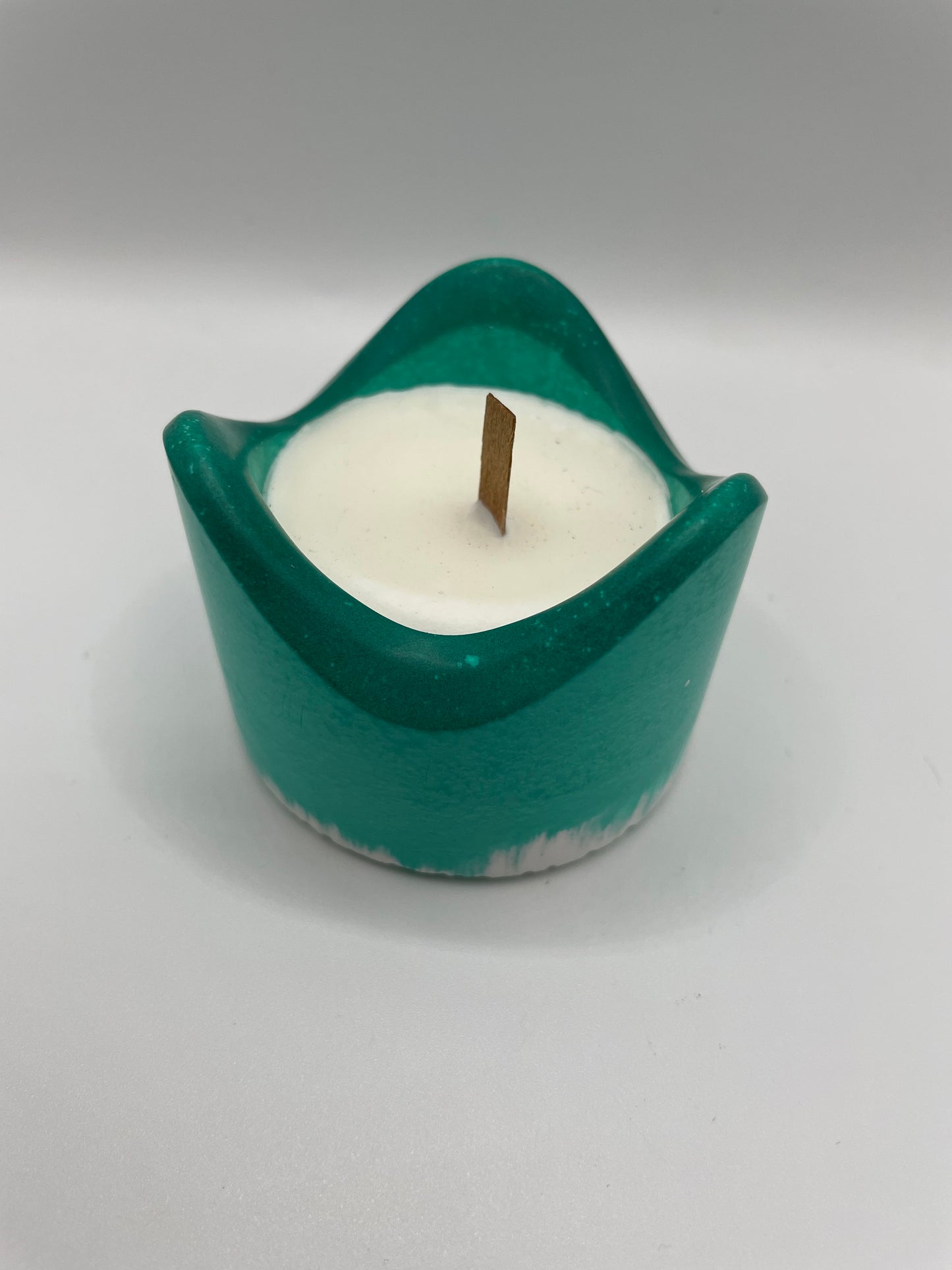Small Green Eco-Resin Candle – Clean Lemon Soy Wax with Wood Wick