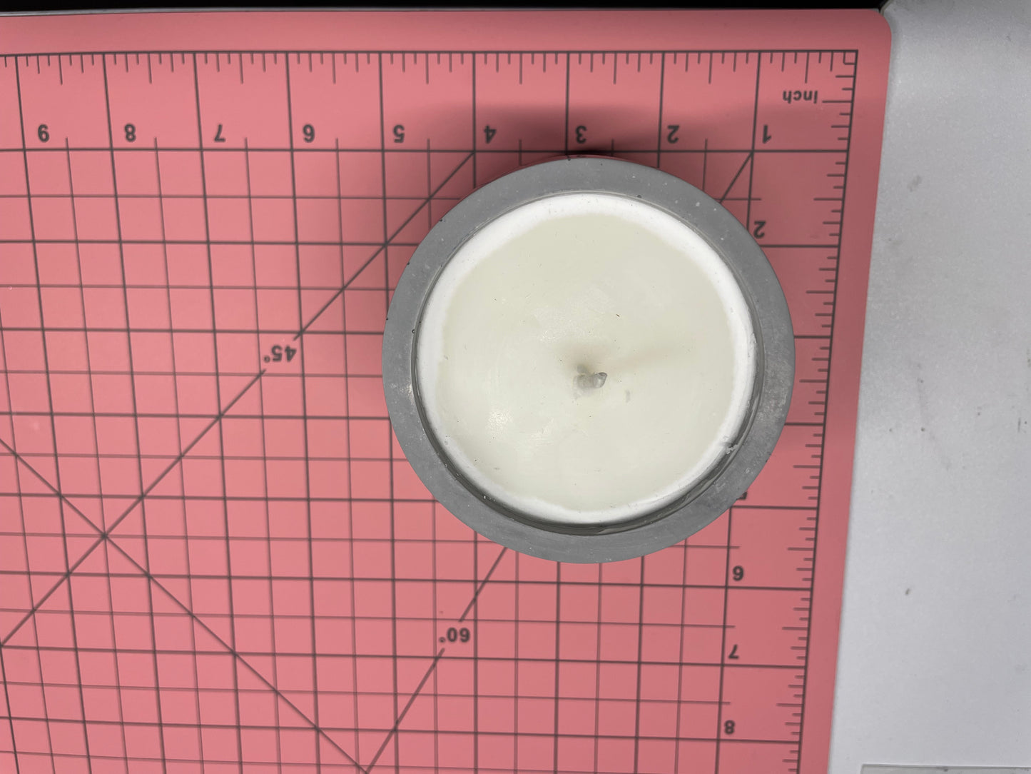 Grey Eco-Resin Candle – Clean Lemon Soy Wax