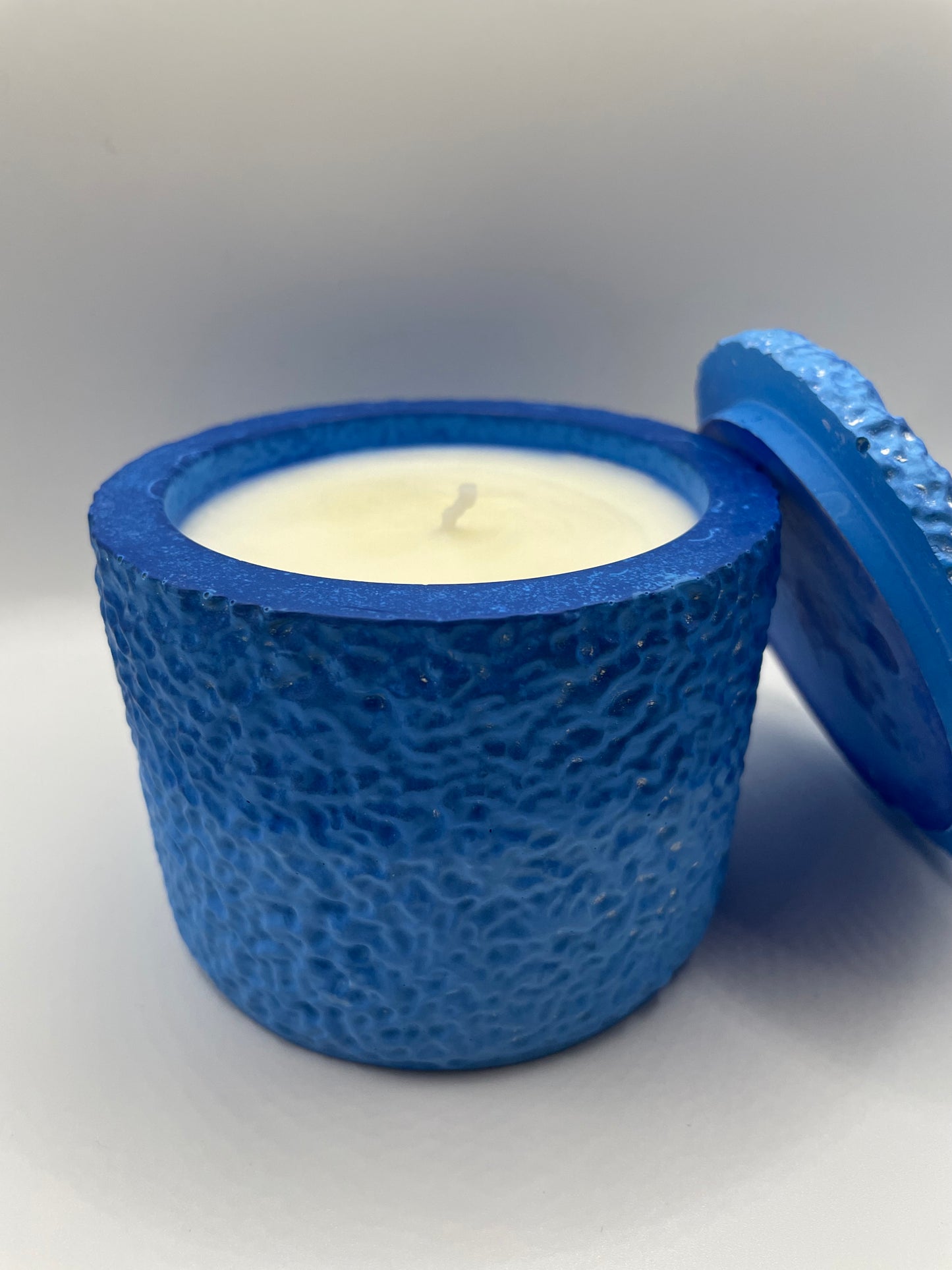 Blue Eco-Resin Candle with Lid – Citrus + Sage Soy Wax