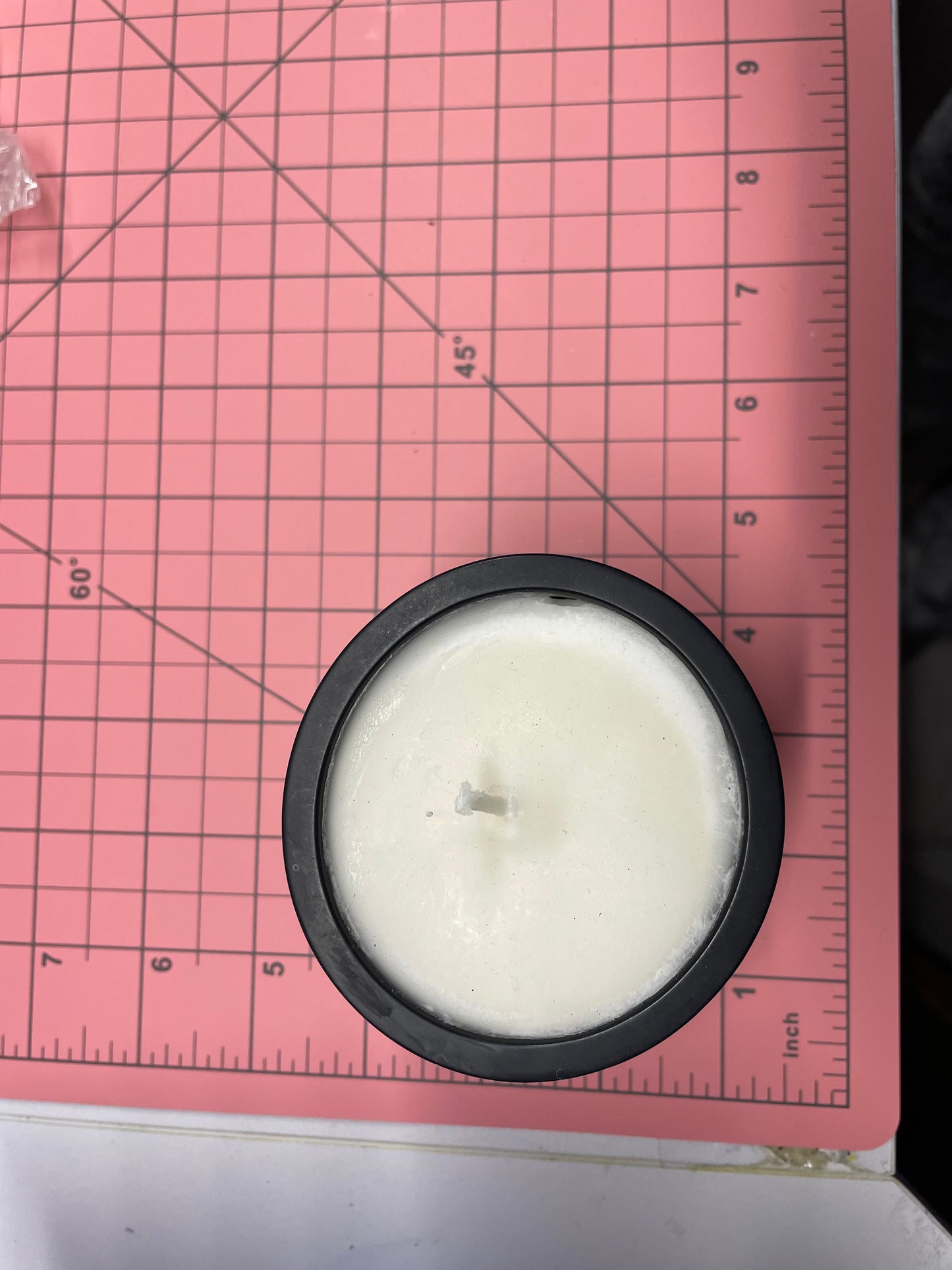 Black Eco-Resin Candle – Clean Lemon Soy Wax