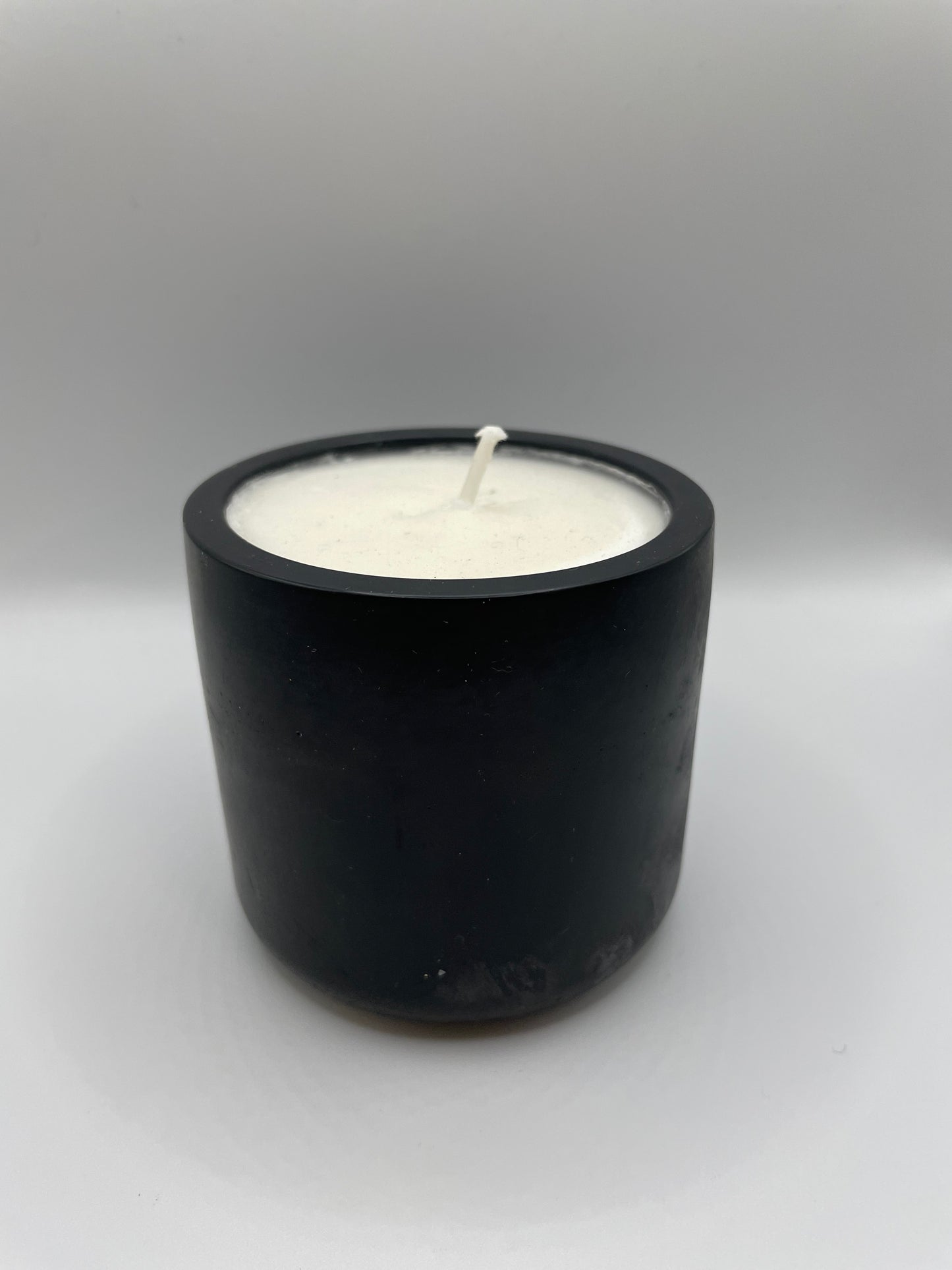 Black Eco-Resin Candle – Clean Lemon Soy Wax